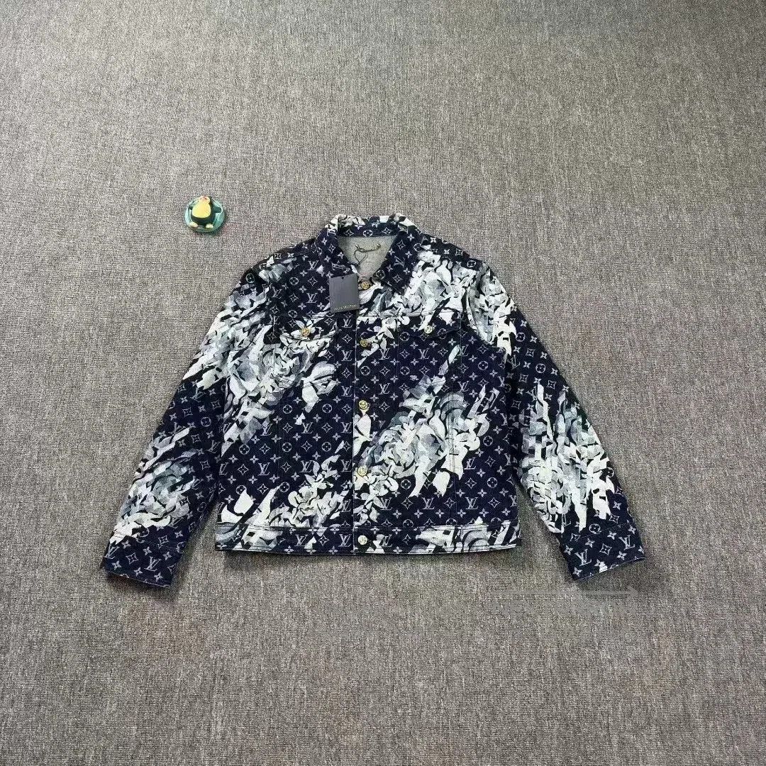 Louis Vuitton louis vuitton blue denim jacket with patterns. Size US L / EU 52-54 / 3 - 1 Thumbnail