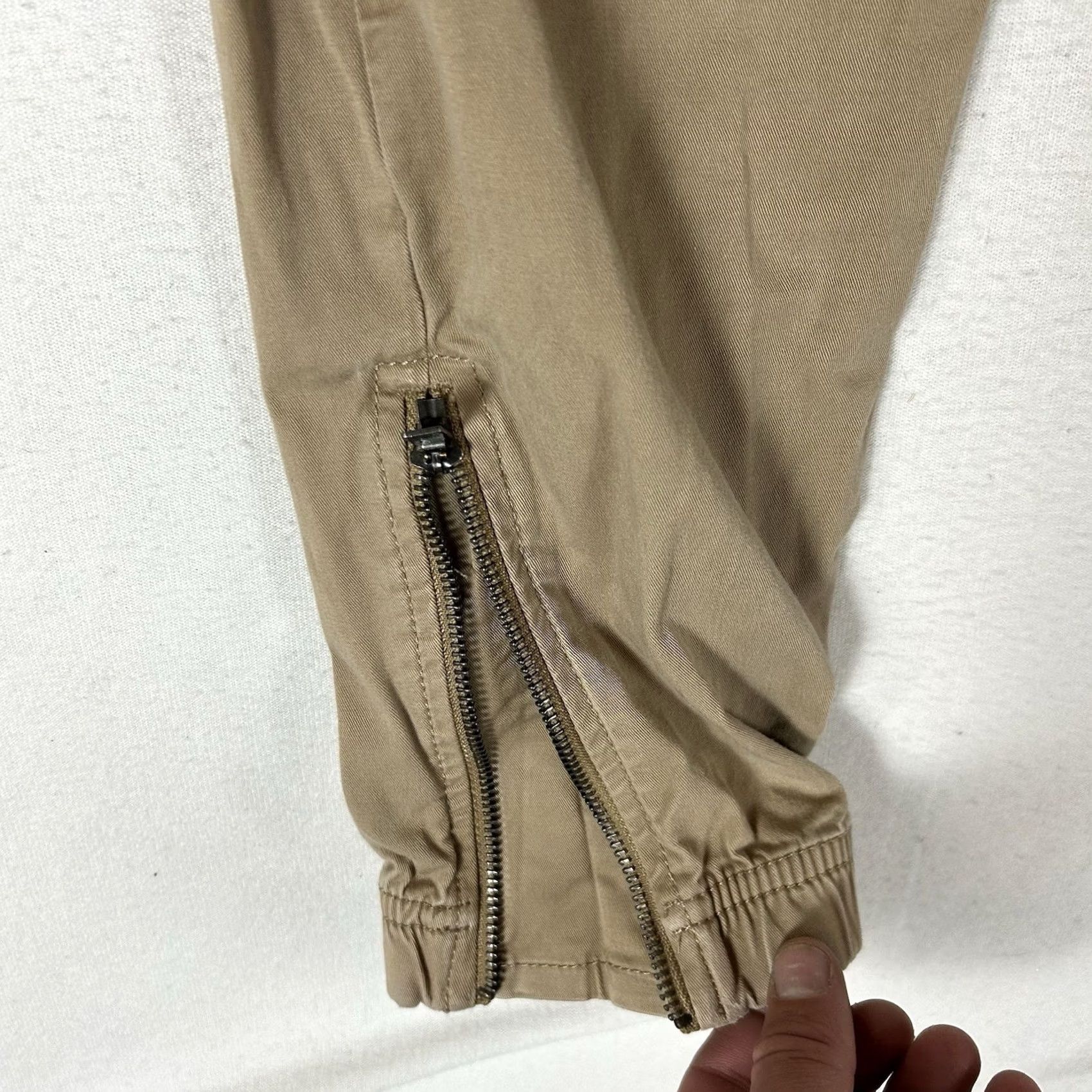 Express Express Jogger Pants Mens Size 32 Beige Slim Fit Beis Side Zip Pockets Stretch Tapered Inseam 29 Cotton Blend Spandex Size US 32 / EU 48 - 5 Thumbnail