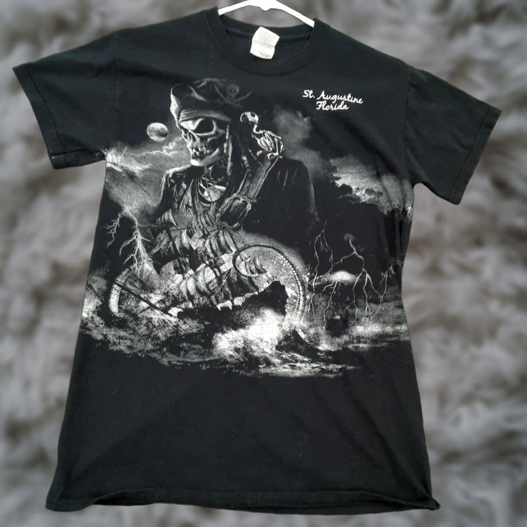 Gildan St Augustine Florida Pirate Skeleton AOP T-Shirt Mens S Black Double-Sided Shirt Size US S / EU 44-46 / 1 - 1 Thumbnail