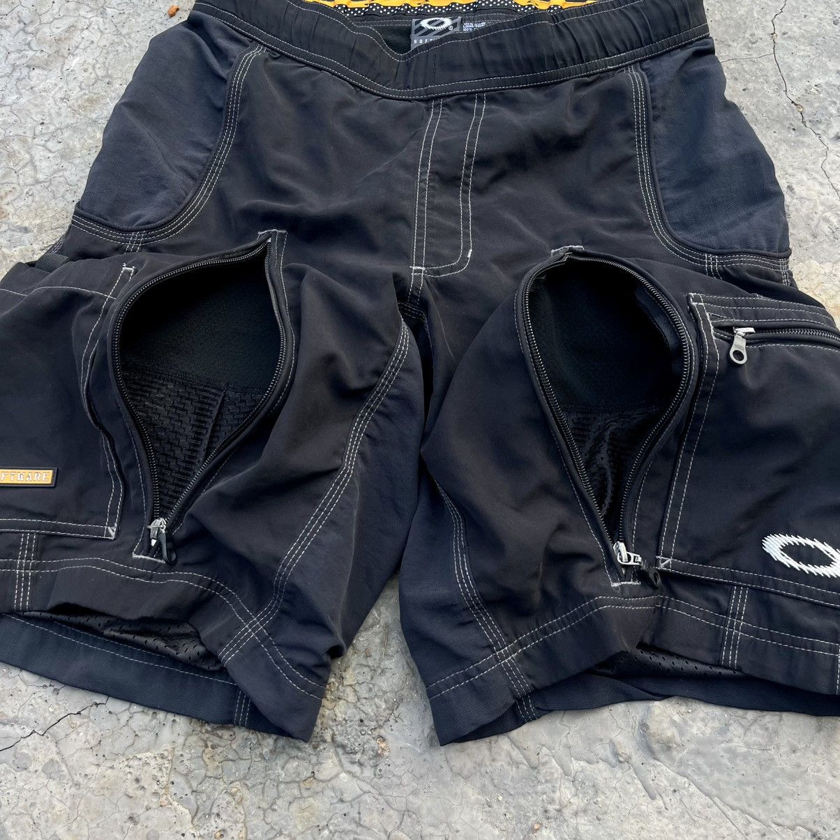 Oakley Vintage Oakley Software Cargo shorts Size US 30 / EU 46 - 4 Thumbnail