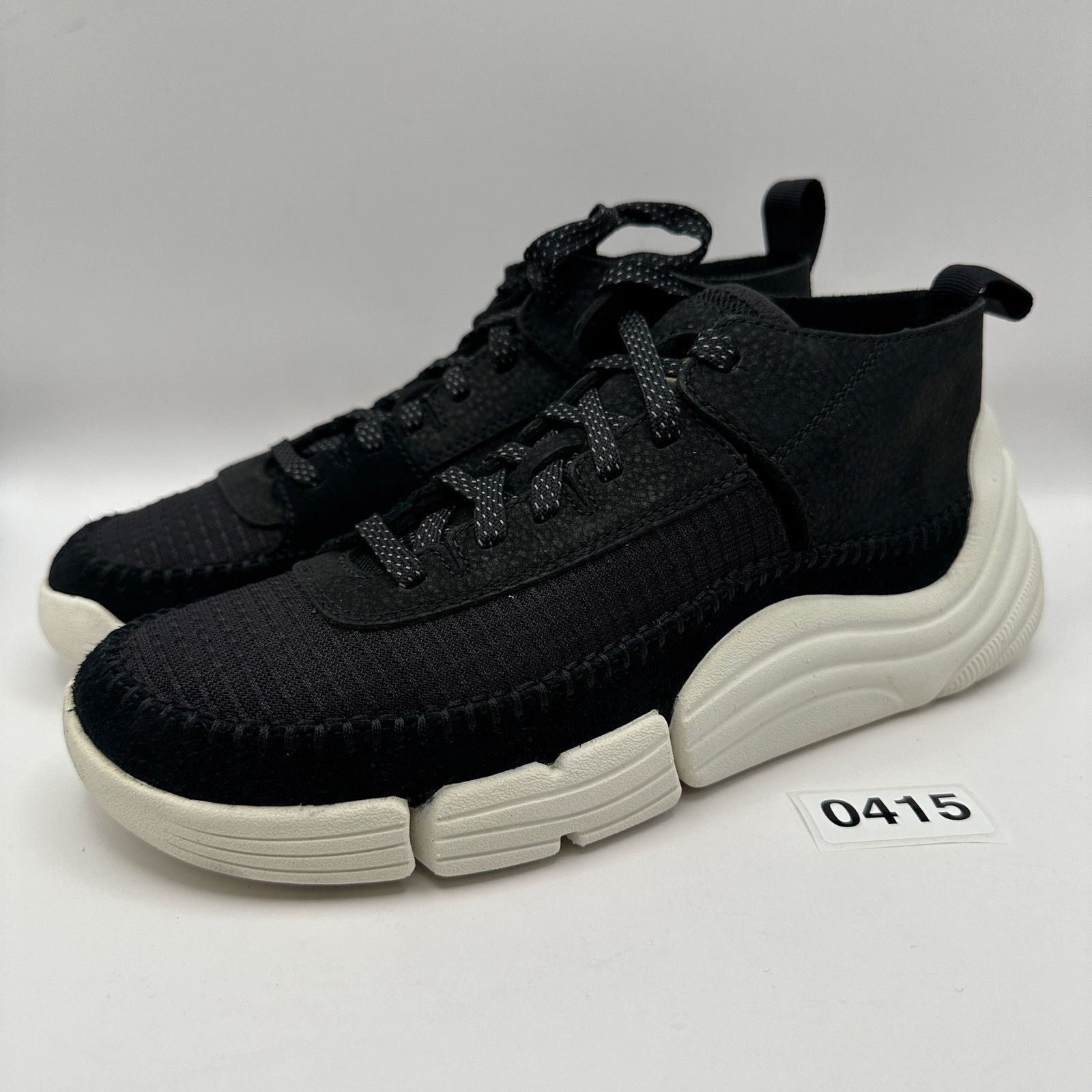 CLARKS Women's 8.5 Trigenic REV2 Black/White Original Class