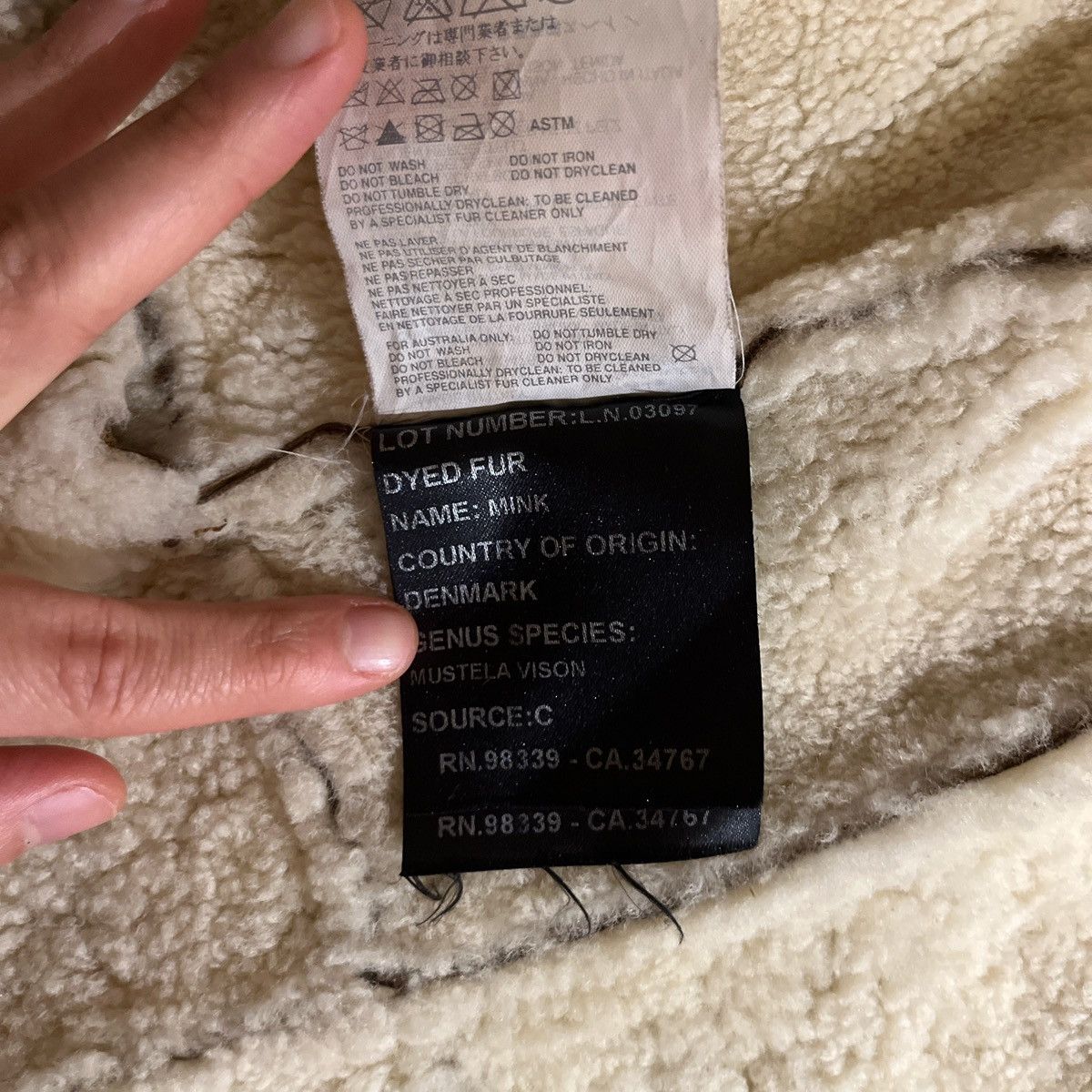Prada Vintage Prada Mink Fur/Shearling Coat Fall/Winter 2004 Size M / US 6-8 / IT 42-44 - 6 Thumbnail