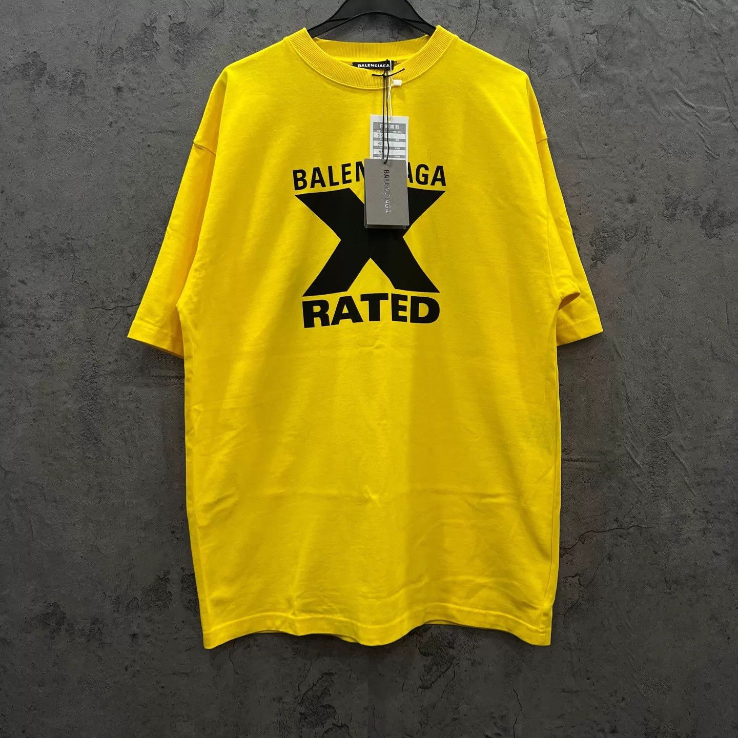 Balenciaga Balenciaga Yellow Logo Short Sleeve Tee OS XXS Size US XXS / EU 40 - 1 Thumbnail