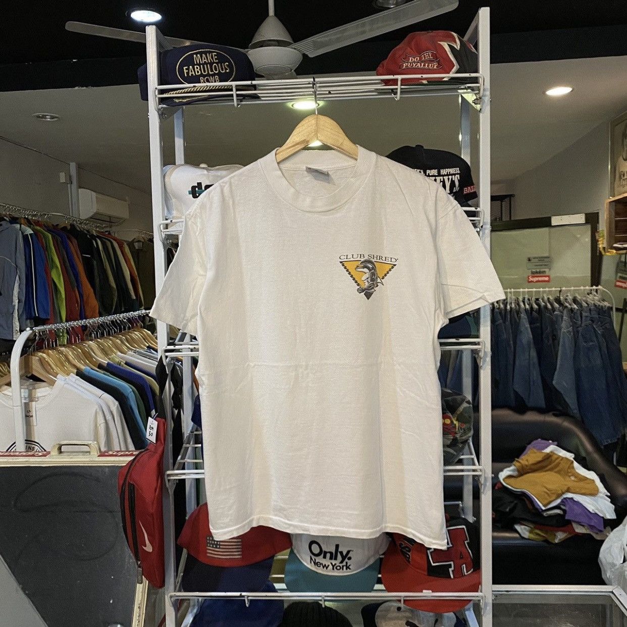 Vintage Vintage 90s Club Shred Shark Graphic T-Shirt - White - L Size US L / EU 52-54 / 3 - 2 Thumbnail