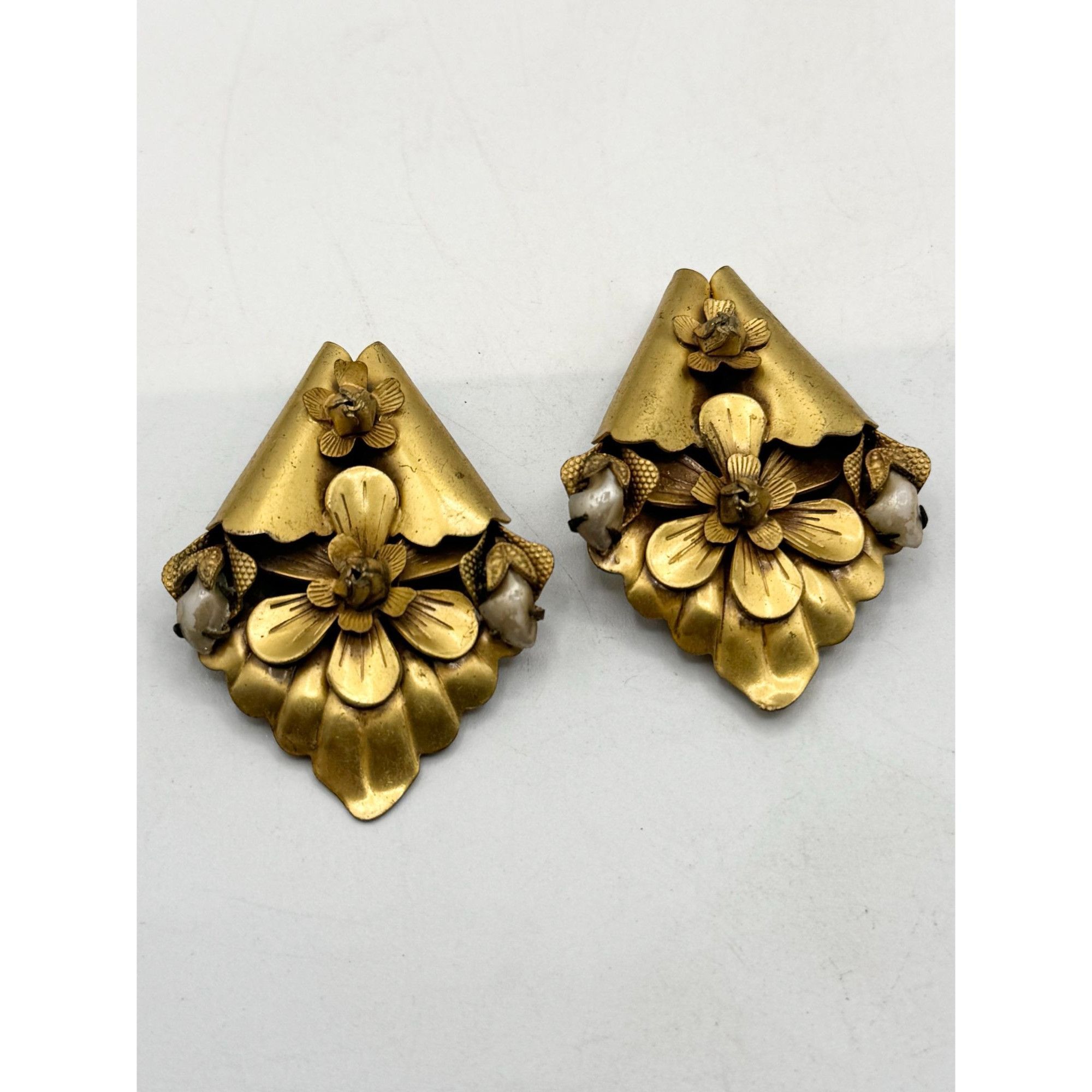 Vintage Vintage Estate floral pearl dress clips set of two Size ONE SIZE - 1 Thumbnail