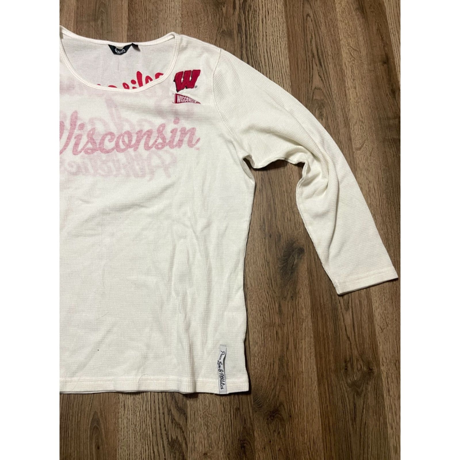 Vintage Touch Shirt Women's 1X White Long Sleeve Wisconsin Badgers Athletics Shirt Womens 1X White Long Sleeve Wisconsin Badgers Athletics 90s? Size XL / US 12-14 / IT 48-50 - 4 Thumbnail