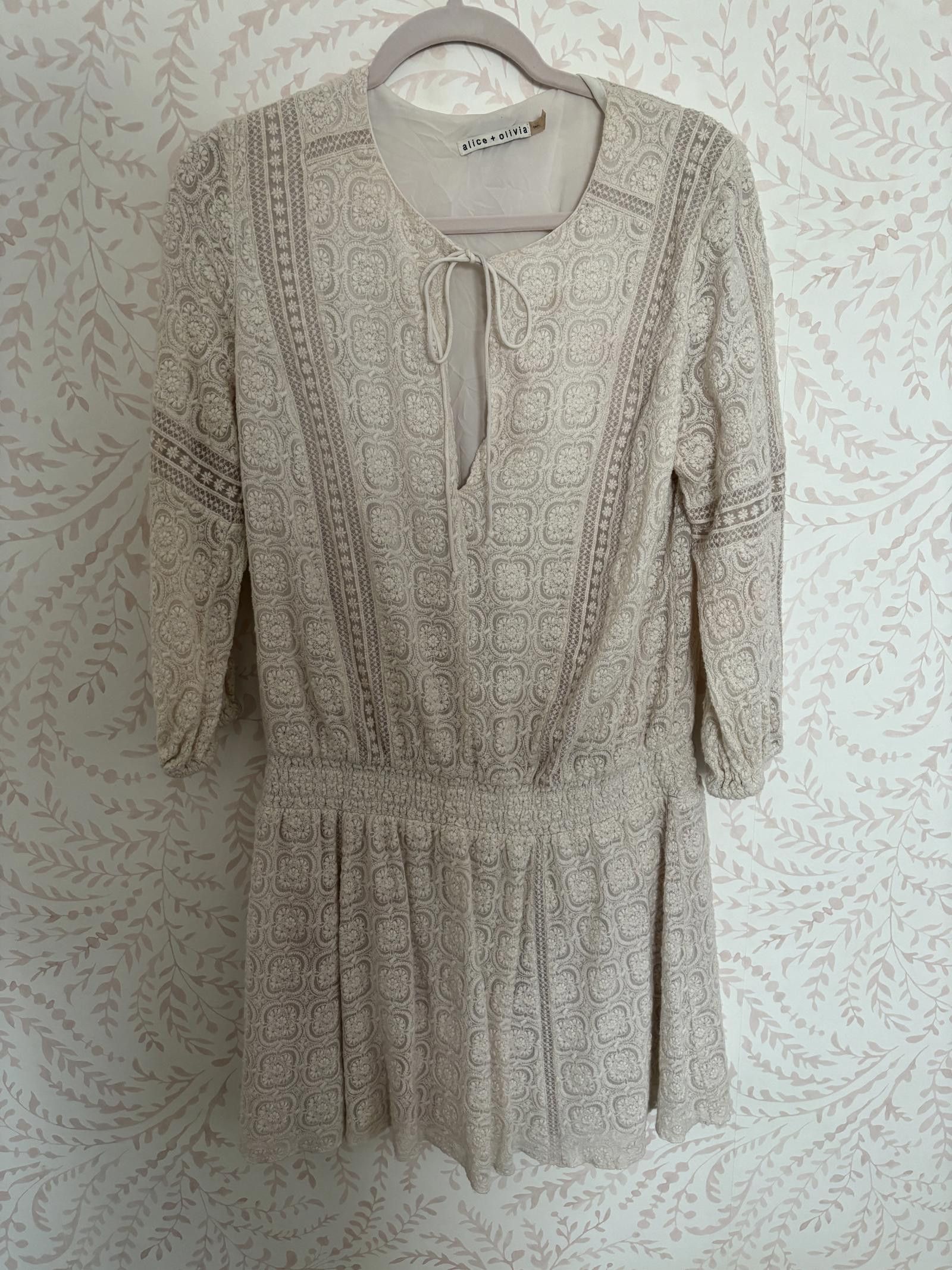 Designer EUC Alice + Olivia Stylish Cream Dress with Embroidery Size XL / US 12-14 / IT 48-50 - 1 Thumbnail