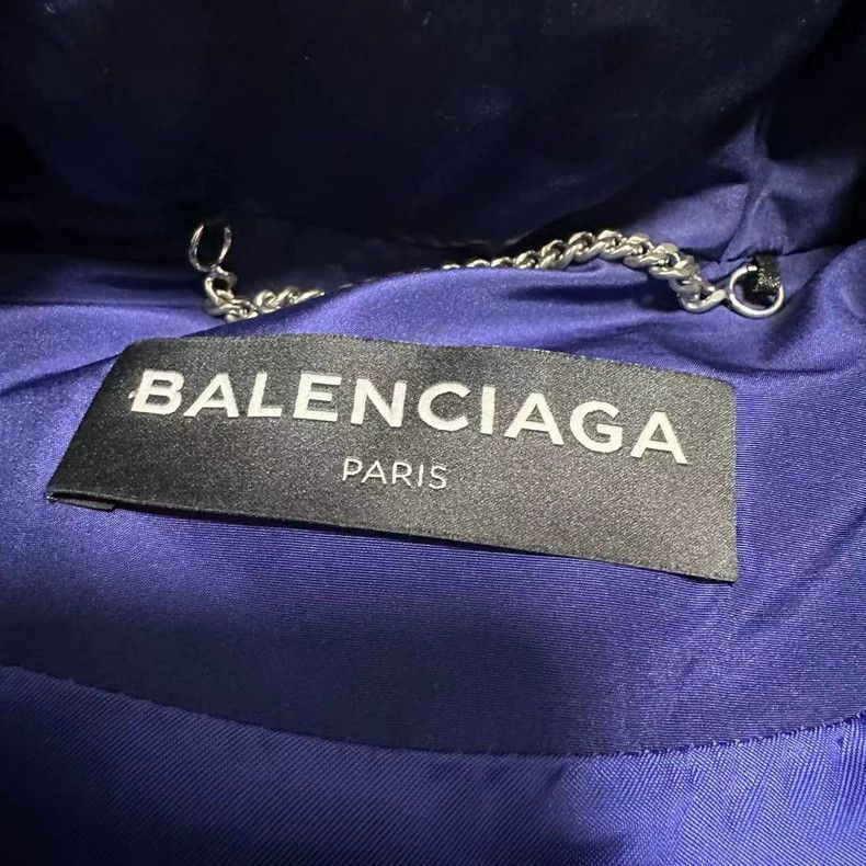 Balenciaga Balenciaga Blue letter logo down vest 2502-Nextarrow Size 48R - 5 Thumbnail