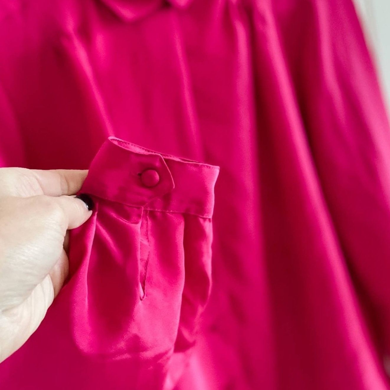 Vintage Vintage hot pink chiffon blouse w/ shoulder pleats M Size M / US 6-8 / IT 42-44 - 4 Thumbnail