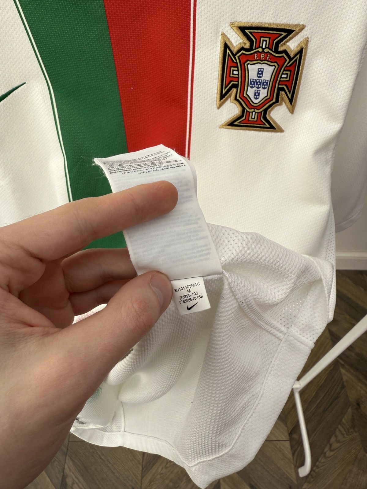 Nike PORTUGAL 2010 2011 AWAY FOOTBALL SHIRT SOCCER JERSEY Size US M / EU 48-50 / 2 - 15 Thumbnail