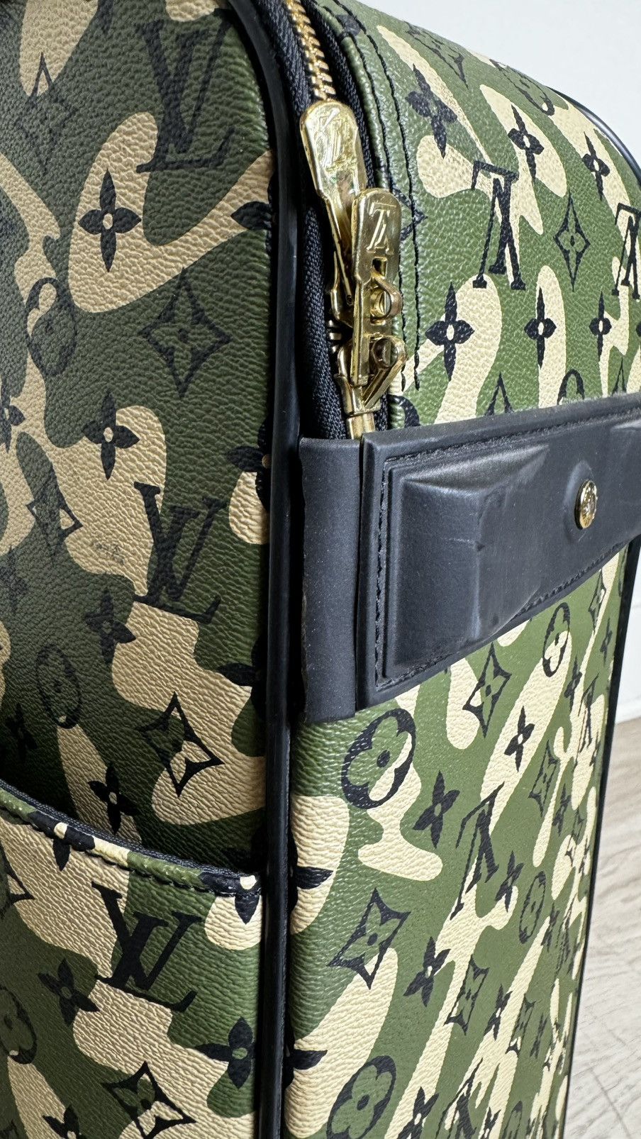 Louis Vuitton × Takashi Murakami Louis Vuitton Takashi Murakami Pegase 60 Monogramouflage Bag Size ONE SIZE - 9 Thumbnail