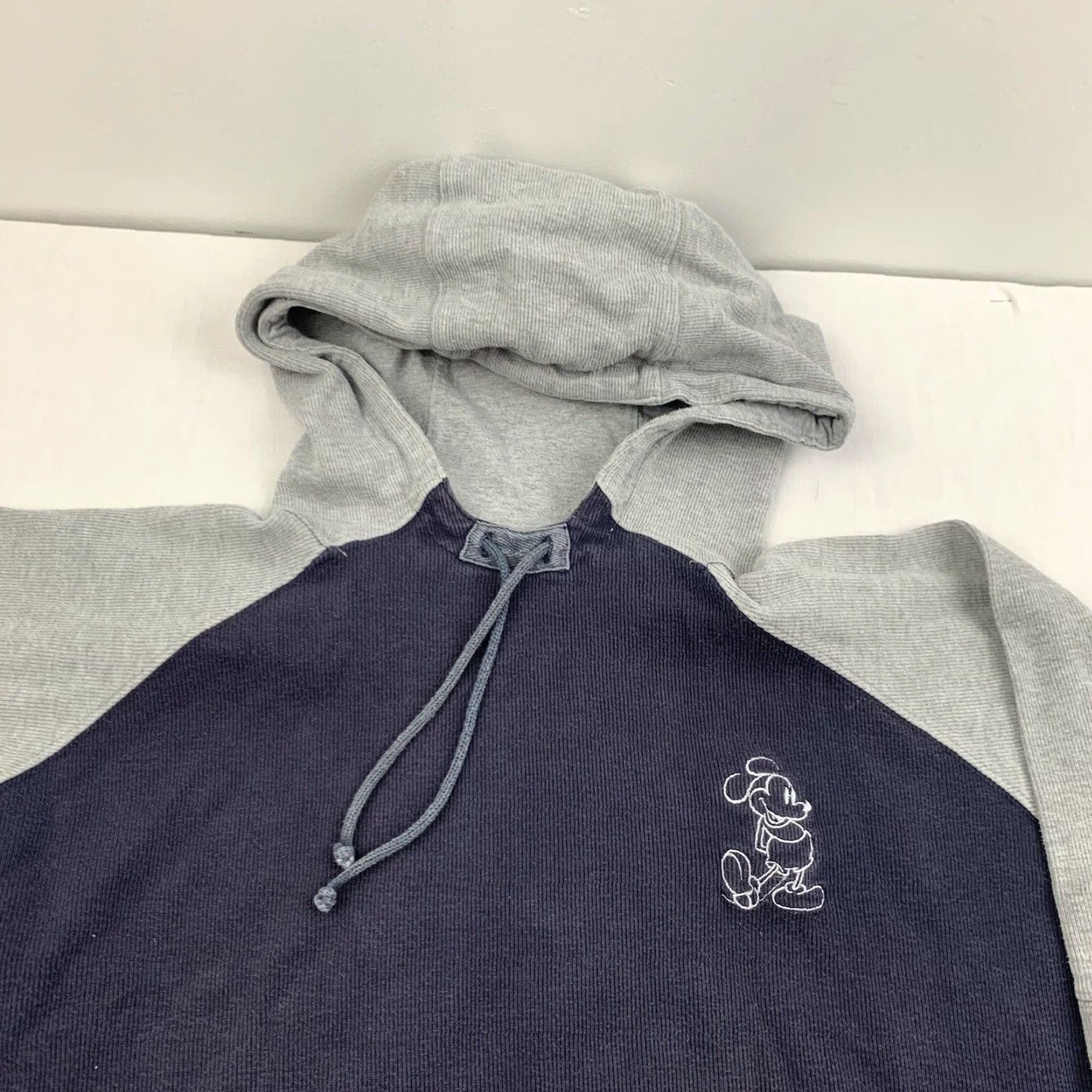 Disney VINTAGE Disney Mickey Mouse Hoodie Men XL Gray Pullover 90s Y2K Logo Sweatshirt Size US XL / EU 56 / 4 - 2 Thumbnail