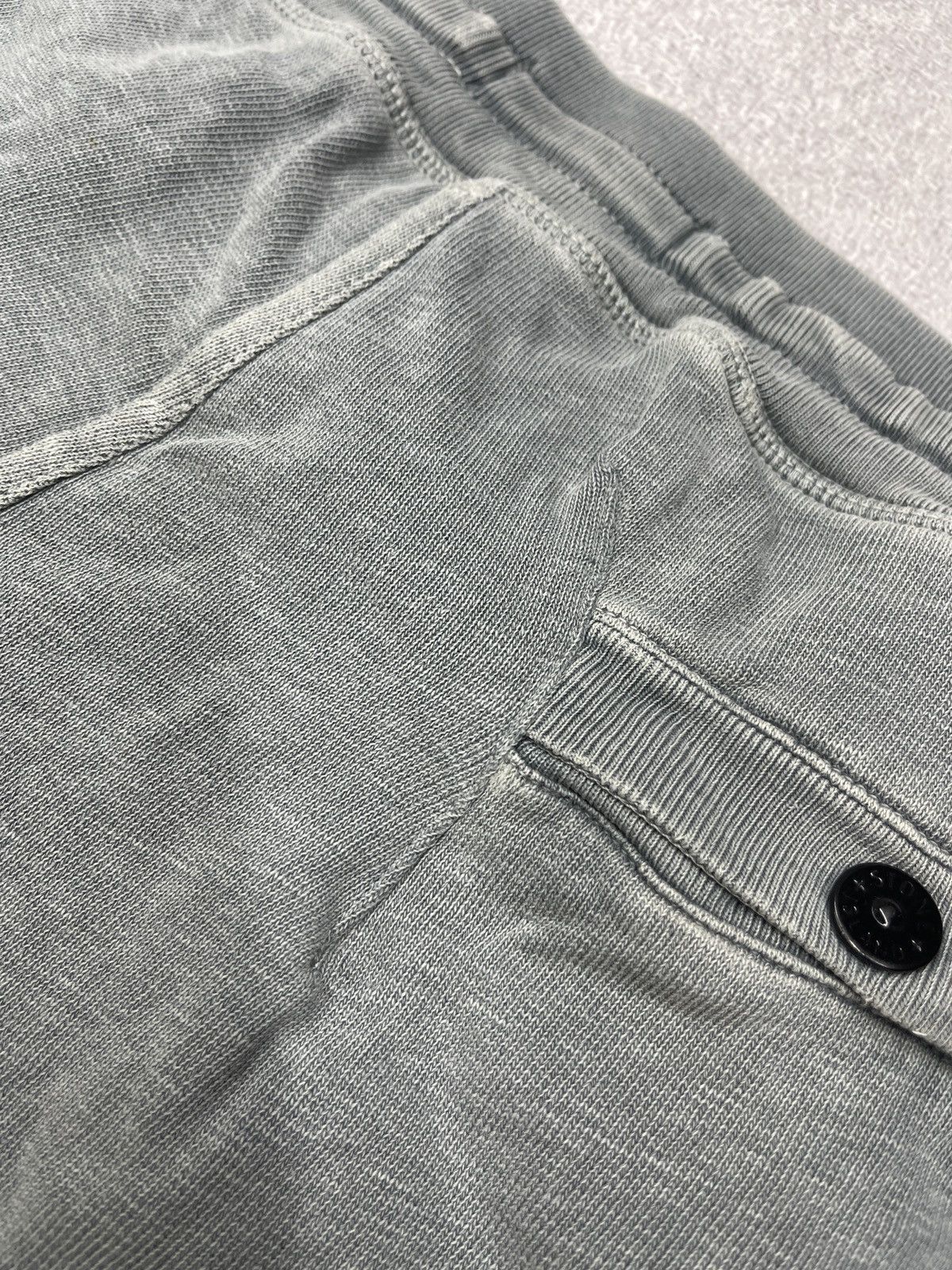 Stone Island Mens Stone Island Mustard 2015 Grey Cargo Shorts Size L Size US 34 / EU 50 - 11 Thumbnail