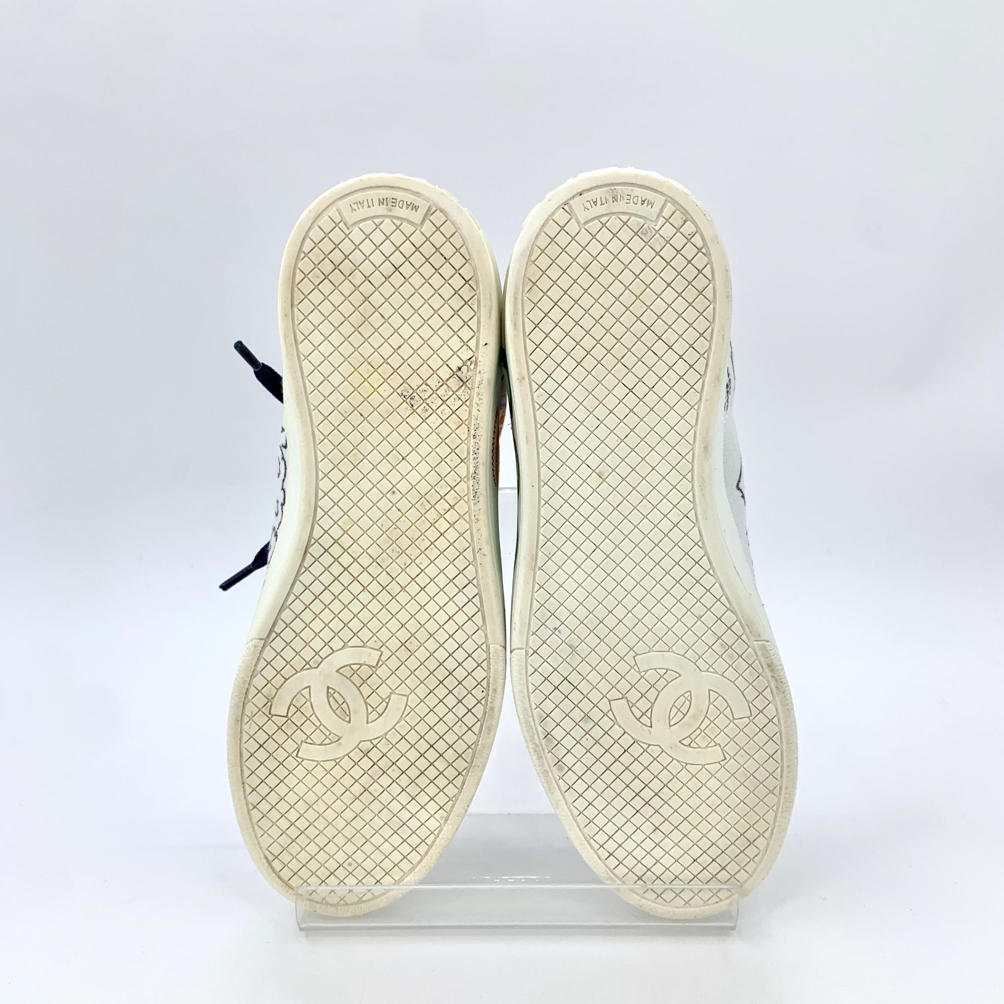 Chanel Chanel X Pharrell Graffiti Lace-Up Sneakers Size 36 White Wi Size US 6 / IT 36 - 4 Thumbnail