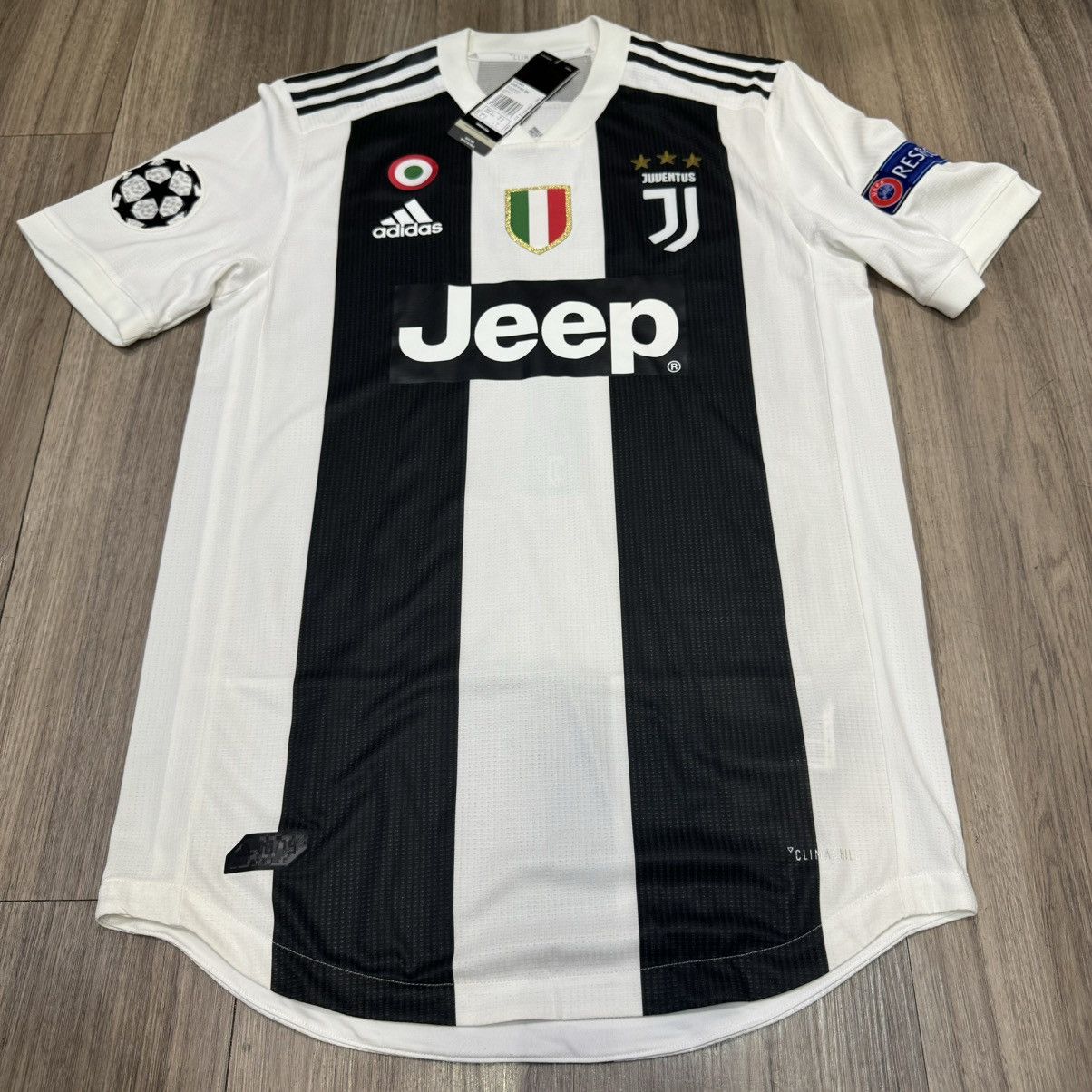 Adidas Juventus 18/19 player issue home shirt #7 Ronaldo(bnwt) Size US M / EU 48-50 / 2 - 1 Thumbnail