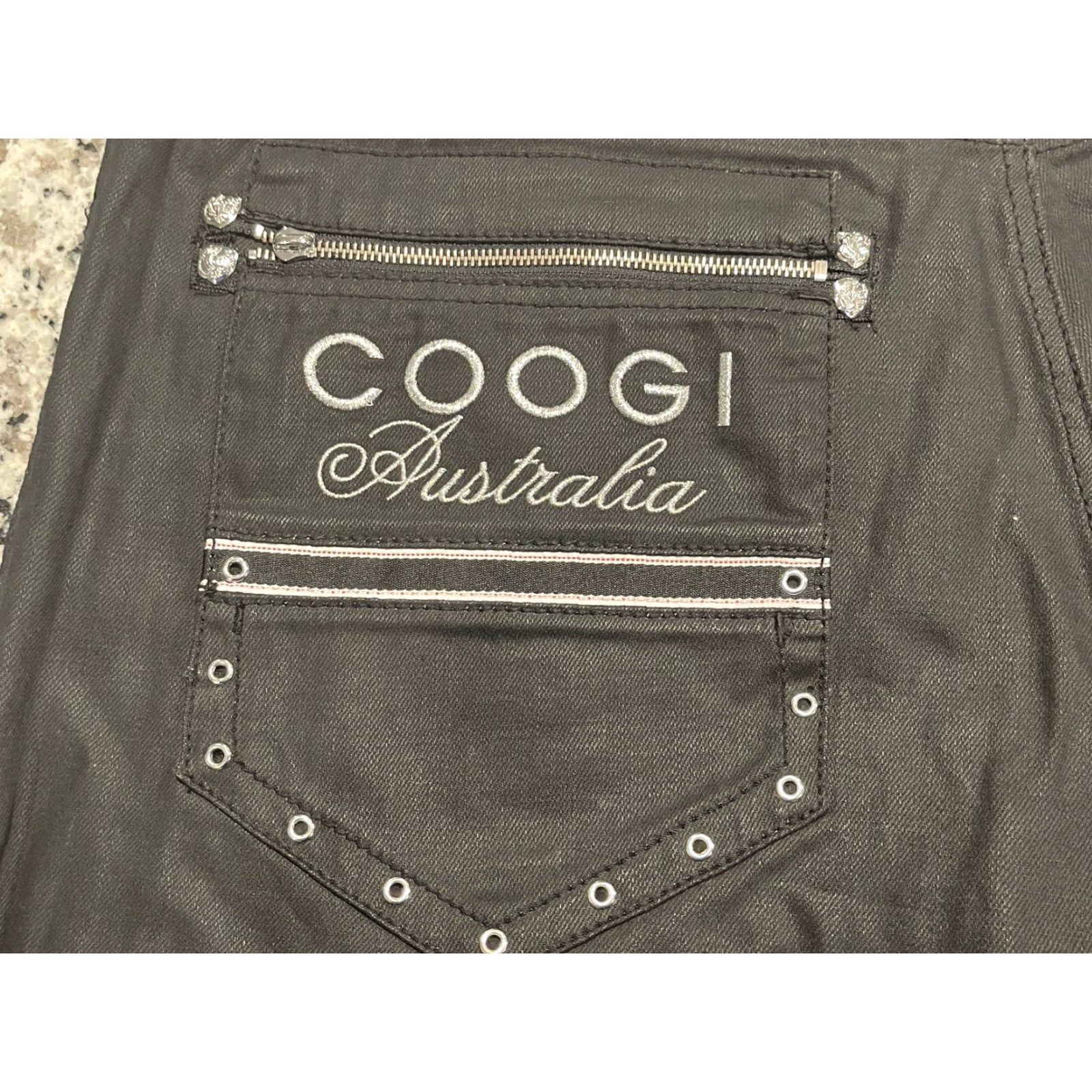 Coogi COOGI Shorts Bermuda Mens Size 41 Black Zipper Embroidery 41 in Inseam 17 Size US 41 - 6 Thumbnail