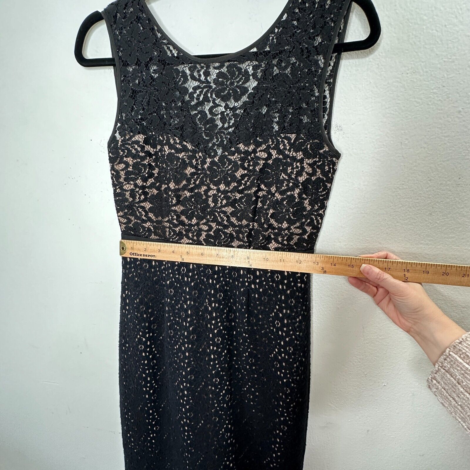 Bcbgmaxazria BCBGMAXAZRIA Black Lace Lined Dress Sleeveless Round-Neck 2 Size XS / US 0-2 / IT 36-38 - 10 Thumbnail