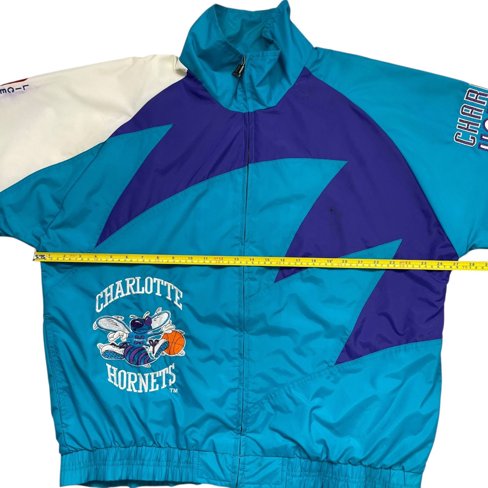 NBA VTG 90s CHARLOTTE HORNETS LOGO ATHLETIC SHARKTOOTH JACKET Size US L / EU 52-54 / 3 - 17 Thumbnail