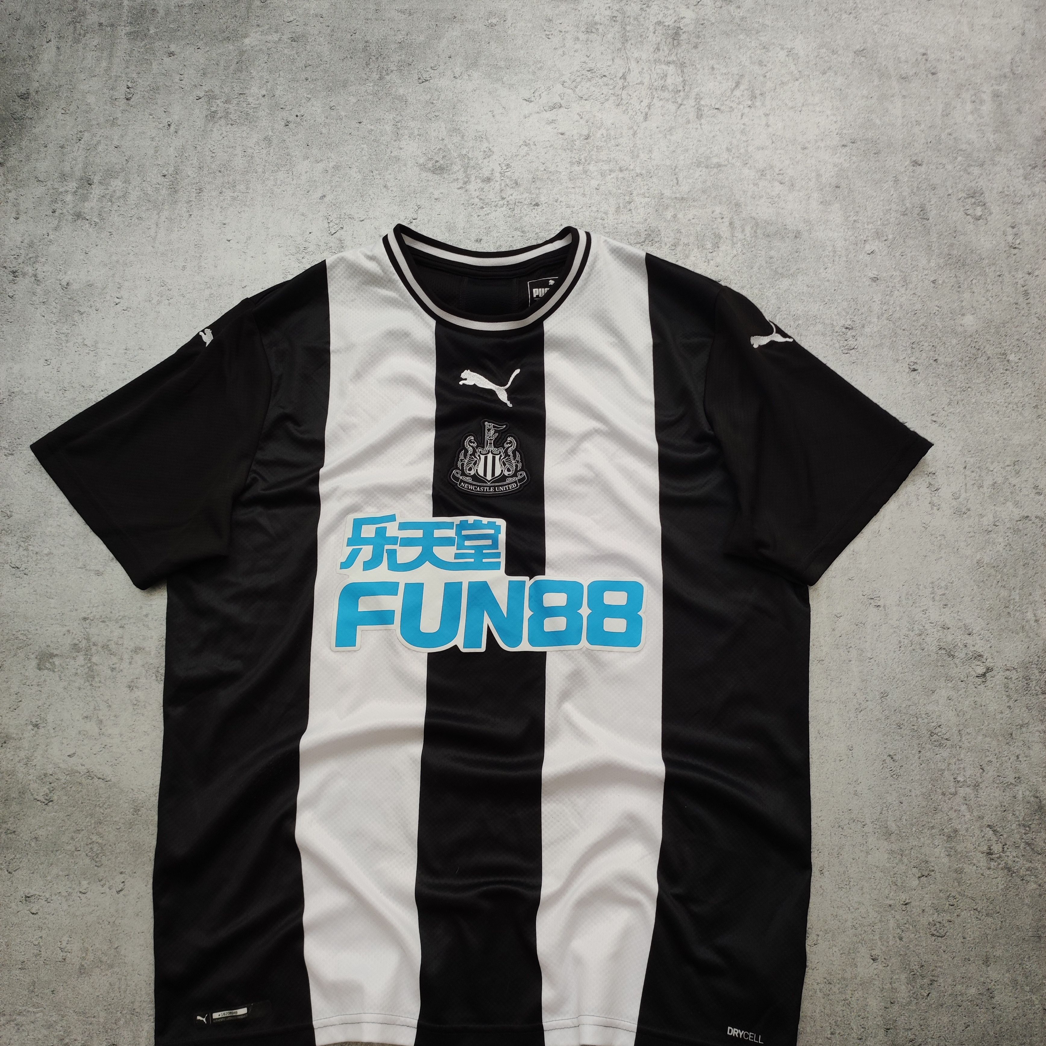 Vintage RARE Newcastle United Puma Football Home 2019 Jersey Size US L / EU 52-54 / 3 - 2 Thumbnail
