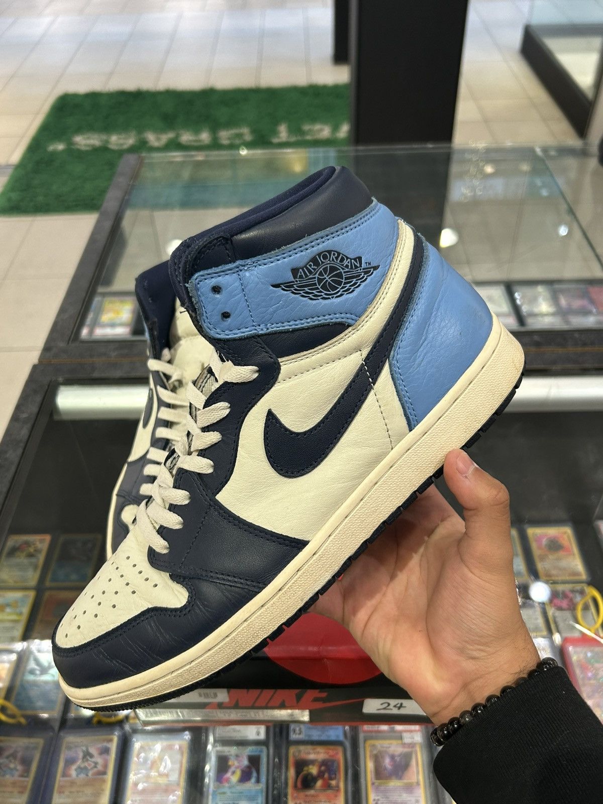 Jordan Brand Jordan 1 obsidian Size US 12 / EU 45 - 2 Thumbnail