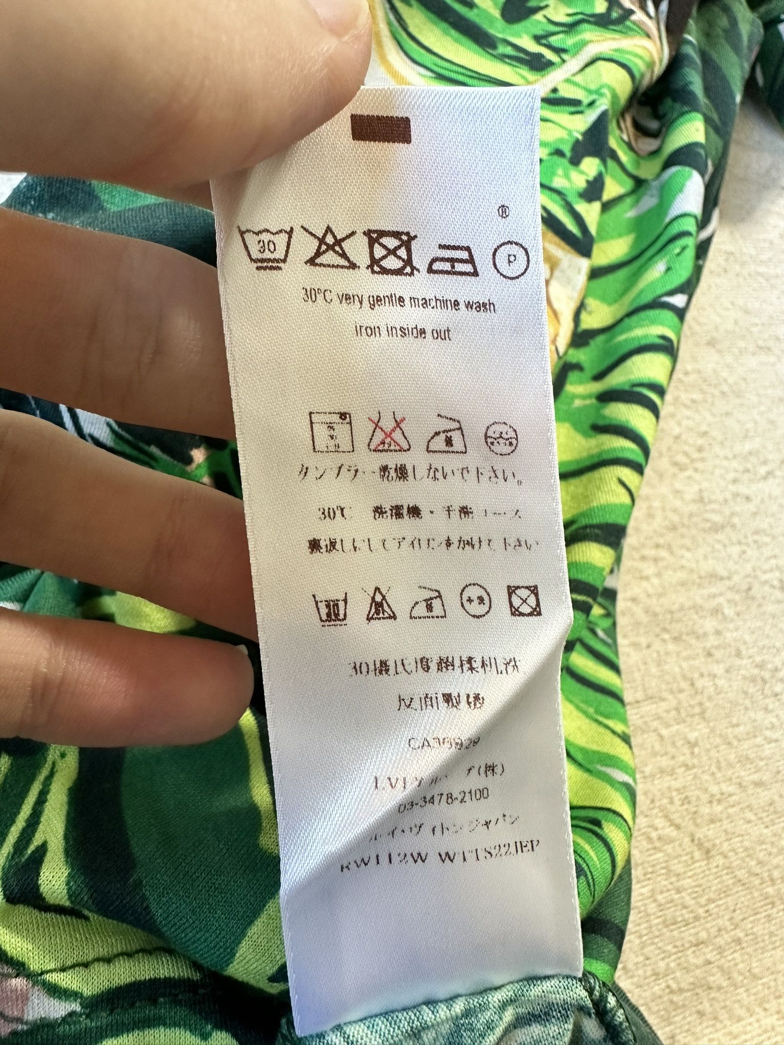 Louis Vuitton Louis Vuitton T-Shirt Jungle Theme Sequin Green Top Size M / US 6-8 / IT 42-44 - 10 Thumbnail