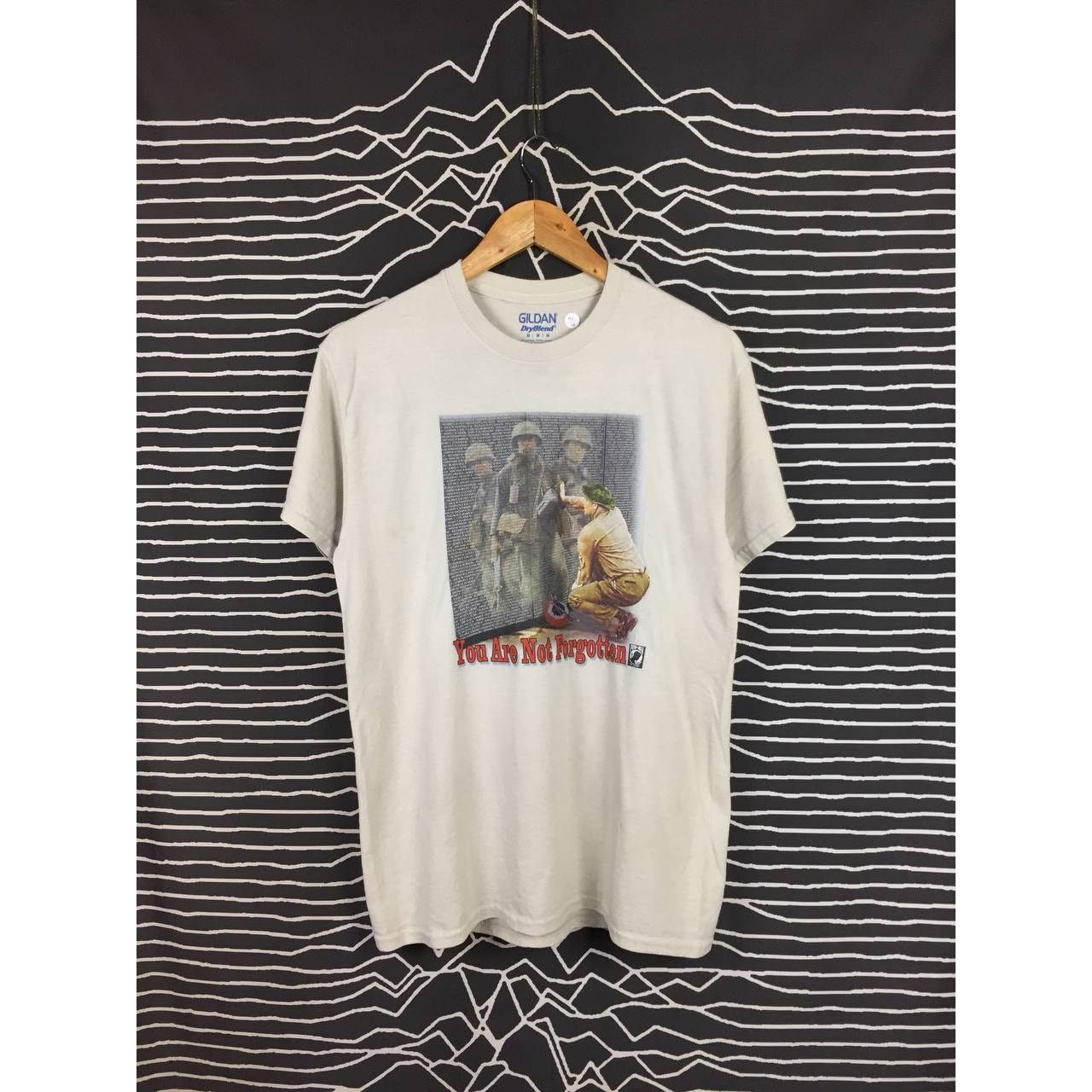 Gildan War Memorial You Are Not Forgotten Military Tribute Tee Size US M / EU 48-50 / 2 - 2 Thumbnail