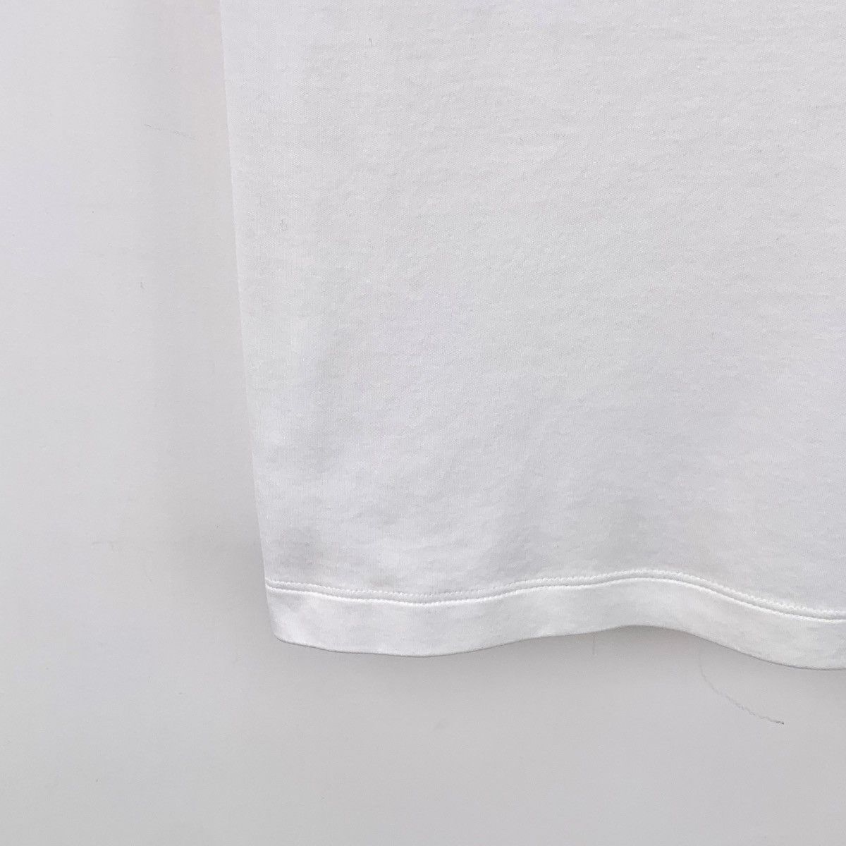 Louis Vuitton Louis Vuitton Chain Badge Printed Short Sleeve T-Shirt K26WX Size L / US 10 / IT 46 - 5 Thumbnail