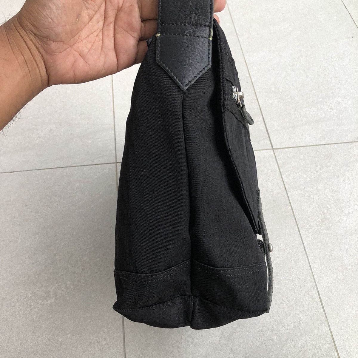 Paul Smith Authentic Paul Smith Genuine Leather Nylon Shoulder Bag Size ONE SIZE - 9 Thumbnail