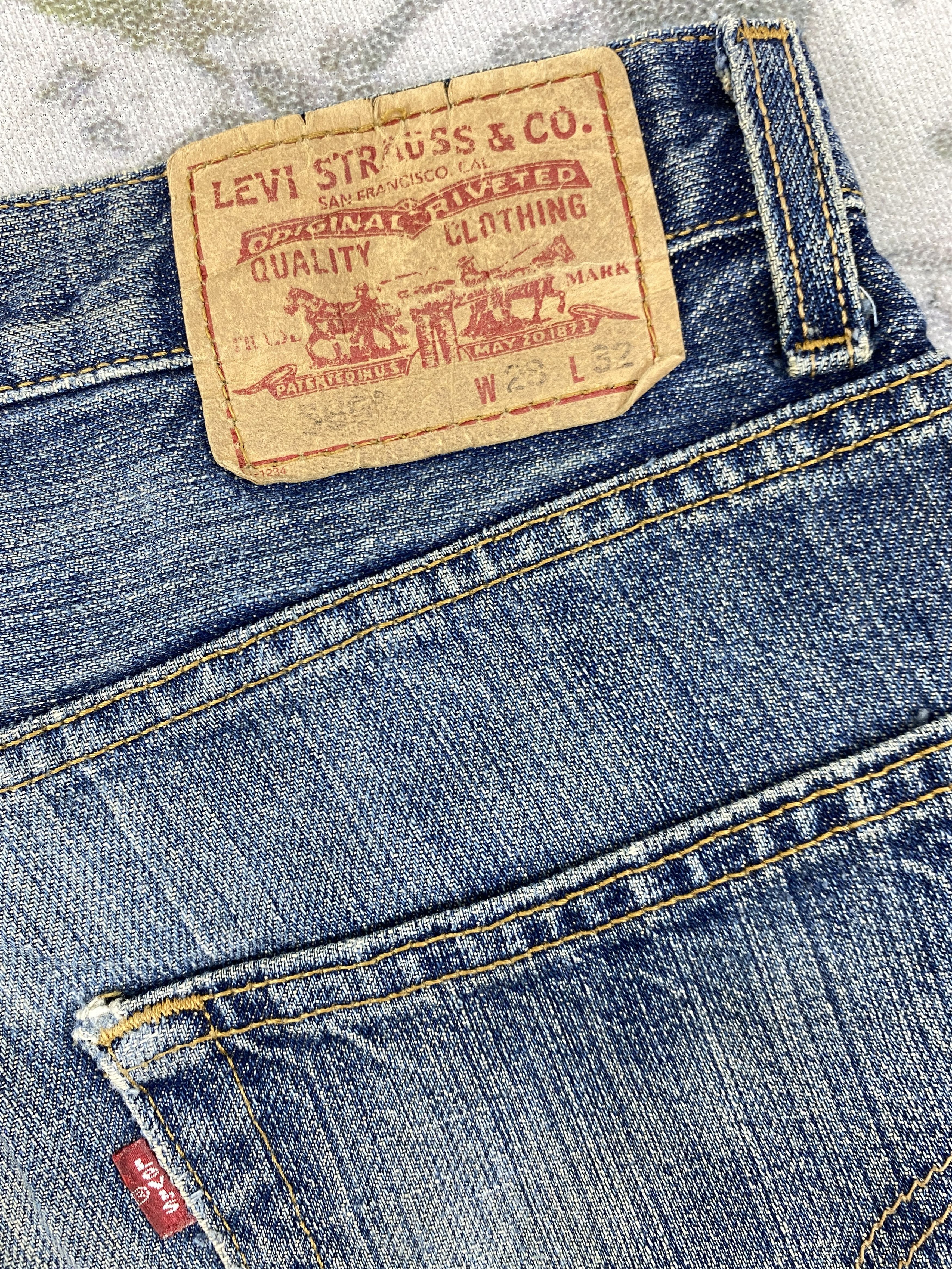 Levi's Faded Blue Vintage Levi's 569 Jeans 31x29 Denim -JN2081 Size US 31 - 12 Thumbnail