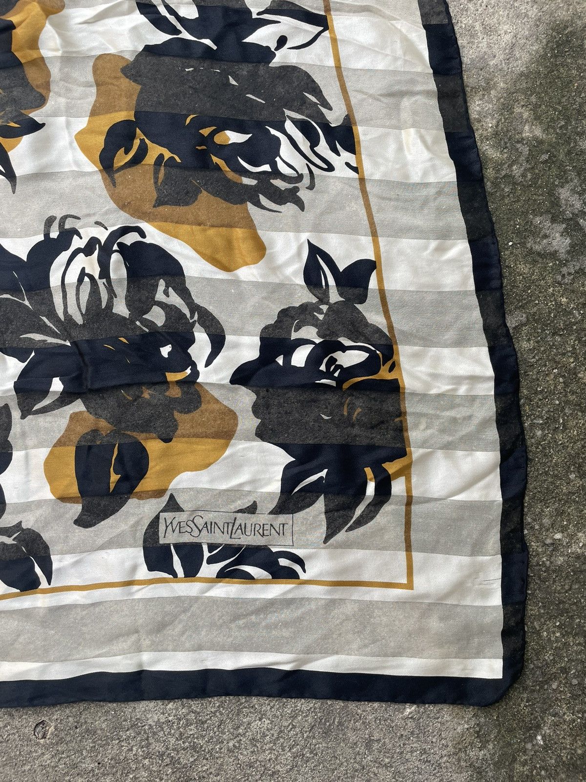 Yves Saint Laurent 34” x 34” Yves Saint Laurent Scarf Size ONE SIZE - 3 Thumbnail