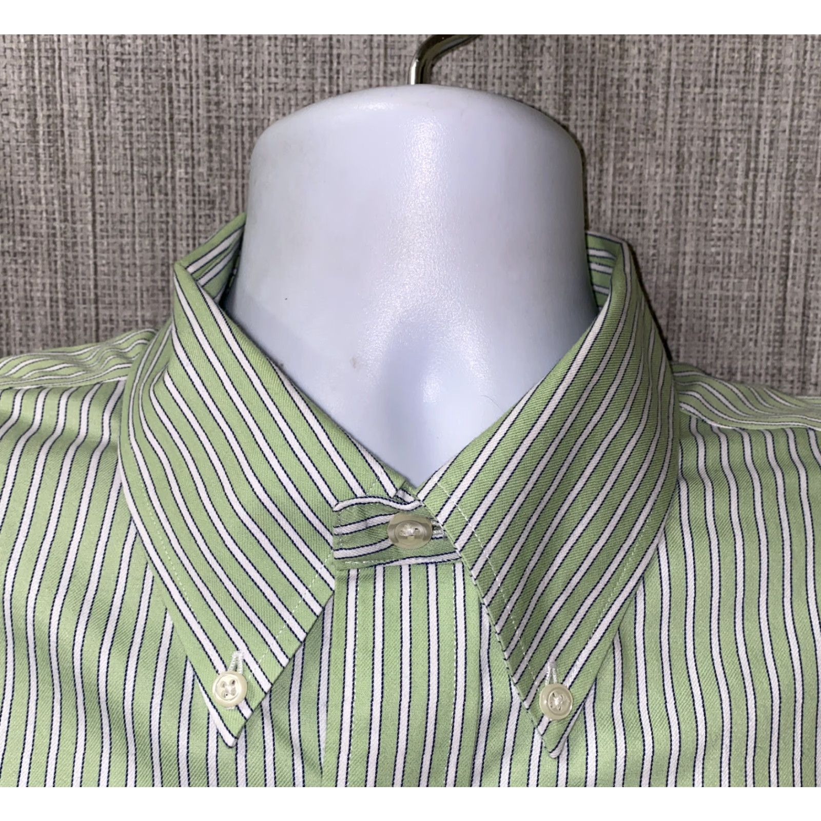 Brooks Brothers Brooks Brothers Mens Dress Shirt XL Green/White Striped Long Sleeve Non-Iron Regular Size Type: Regular Mens Size 46R - 3 Thumbnail