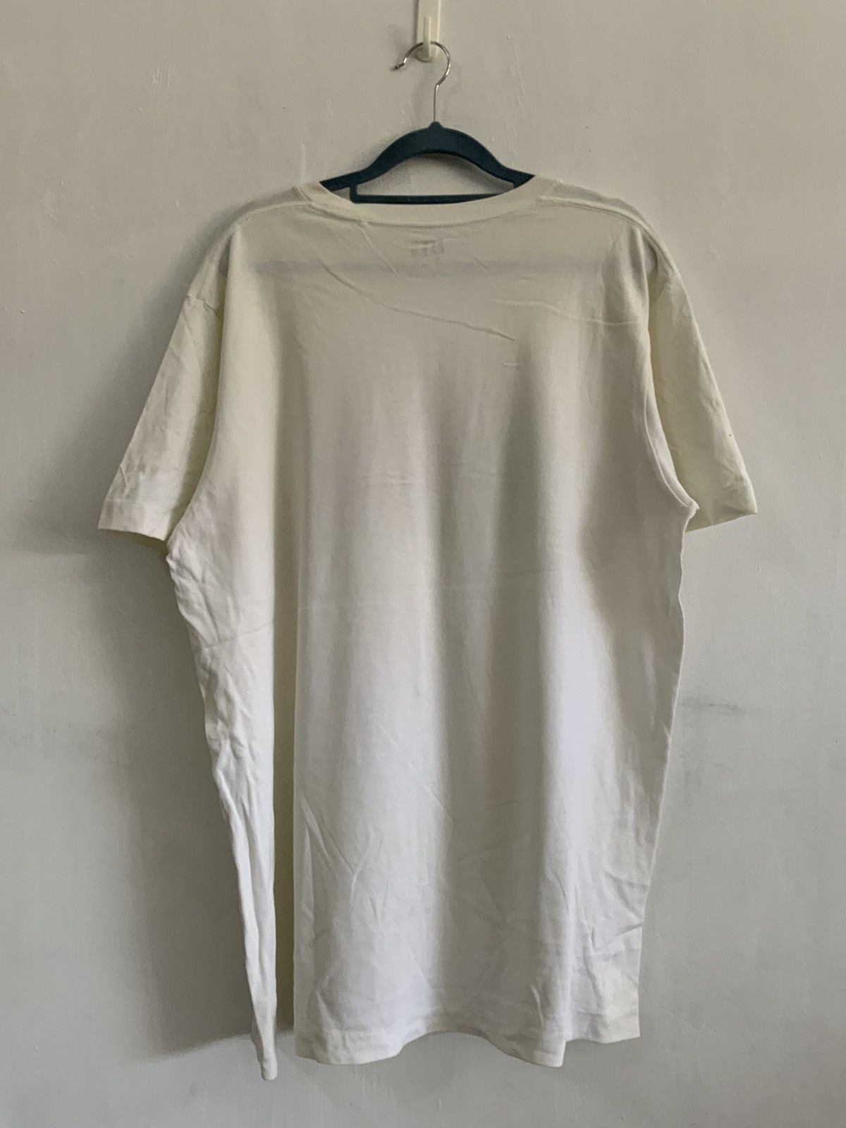 Kaws × Uniqlo Kaws Big Logo Uniqlo Tee Size US XL / EU 56 / 4 - 2 Thumbnail