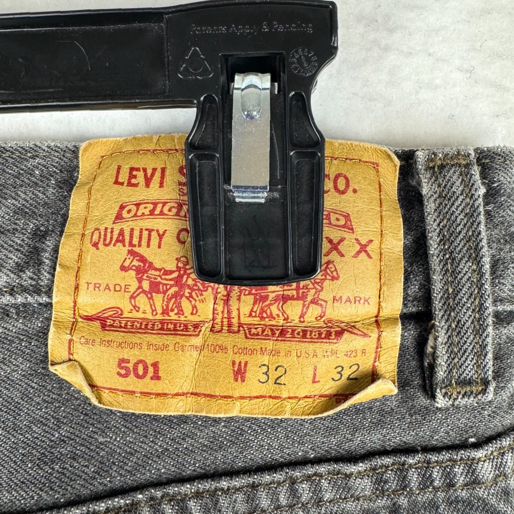 Levi's Vintage 90s Levis 501 Black 30x31 Straight Leg Jeans Button Fly Made in USA Size US 30 / EU 46 - 7 Thumbnail