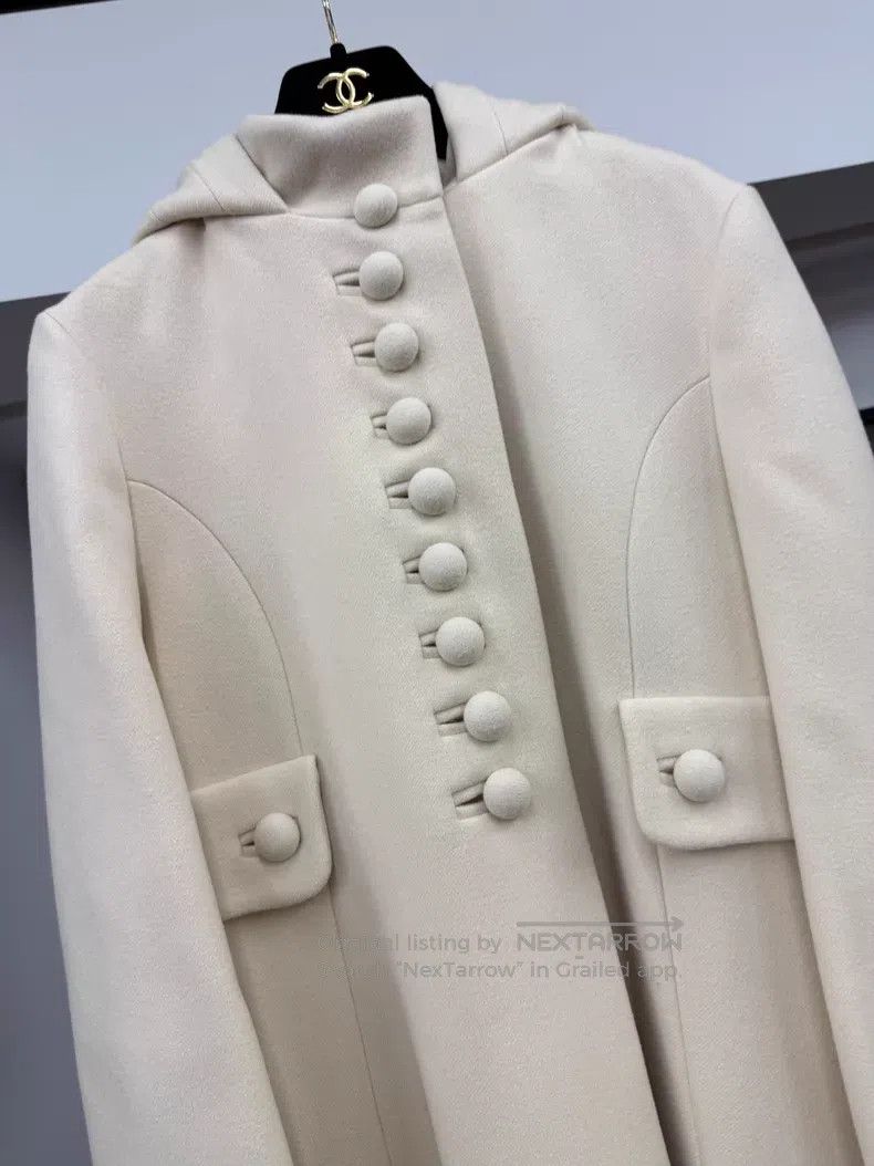 Gucci Gucci White wool button hooded coat Size M / US 6-8 / IT 42-44 - 2 Thumbnail