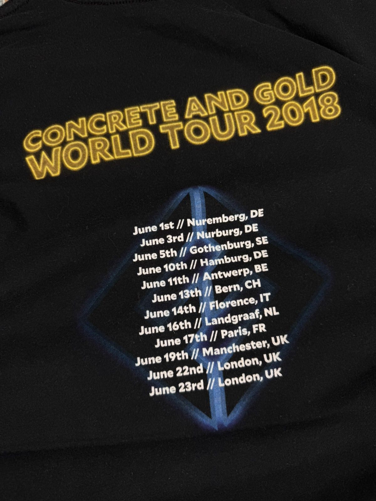 Band Tees × Vintage Vintage 2018 Foo Fighters concrete and gold world tour tee Size US L / EU 52-54 / 3 - 8 Thumbnail