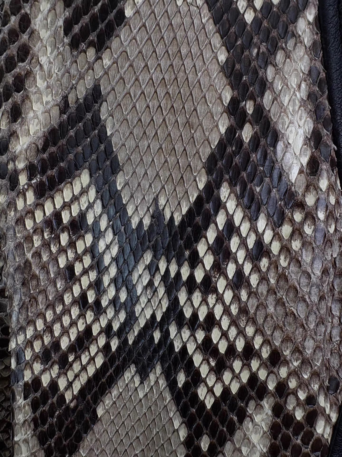 Saint Laurent Paris SAINT LAURENT SLP Snakeskin Leather Jacket Size XS / US 0-2 / IT 36-38 - 3 Thumbnail