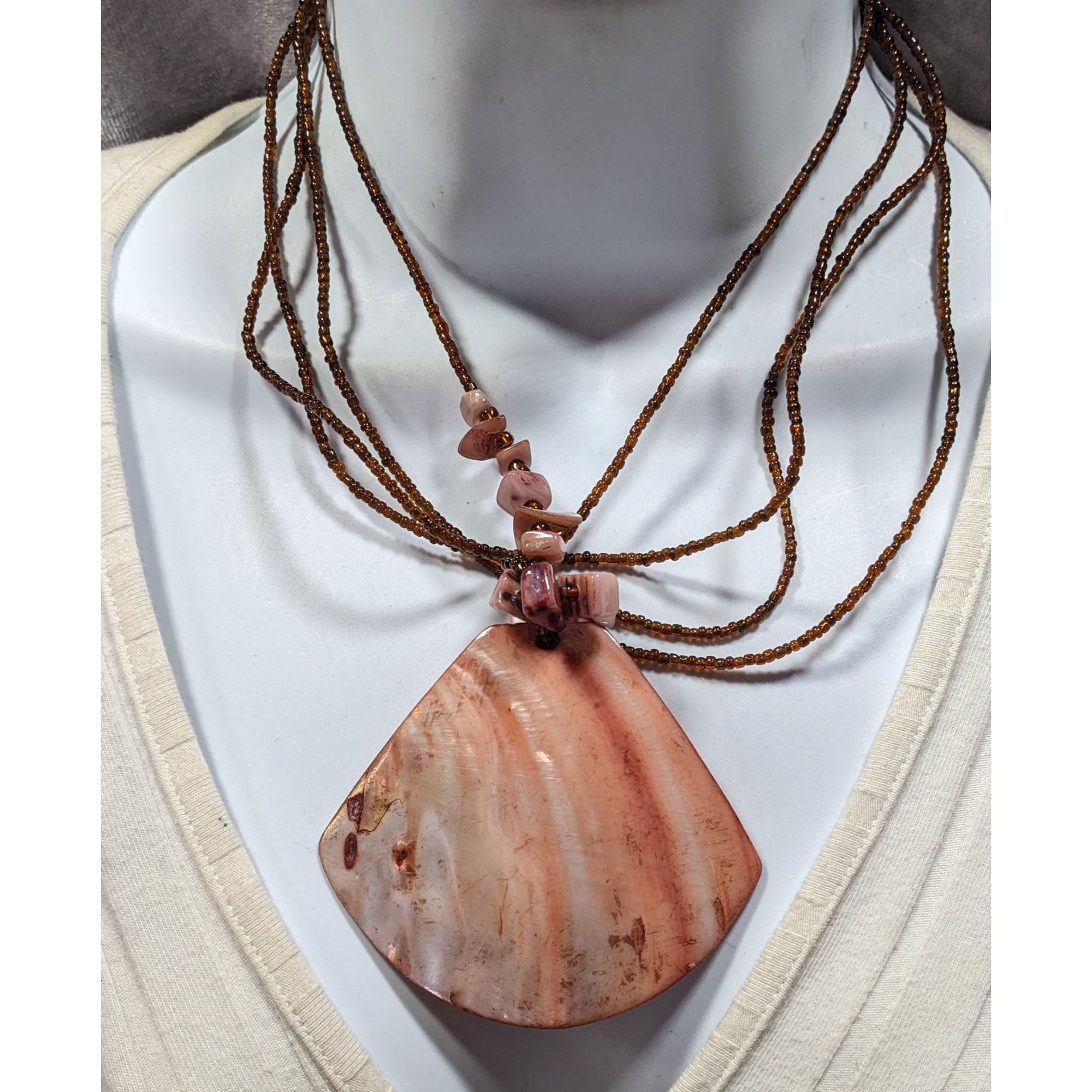 Other Vintage Mermaidcore Brown Shell And Glass Beaded Pendant Nec Size ONE SIZE - 3 Thumbnail