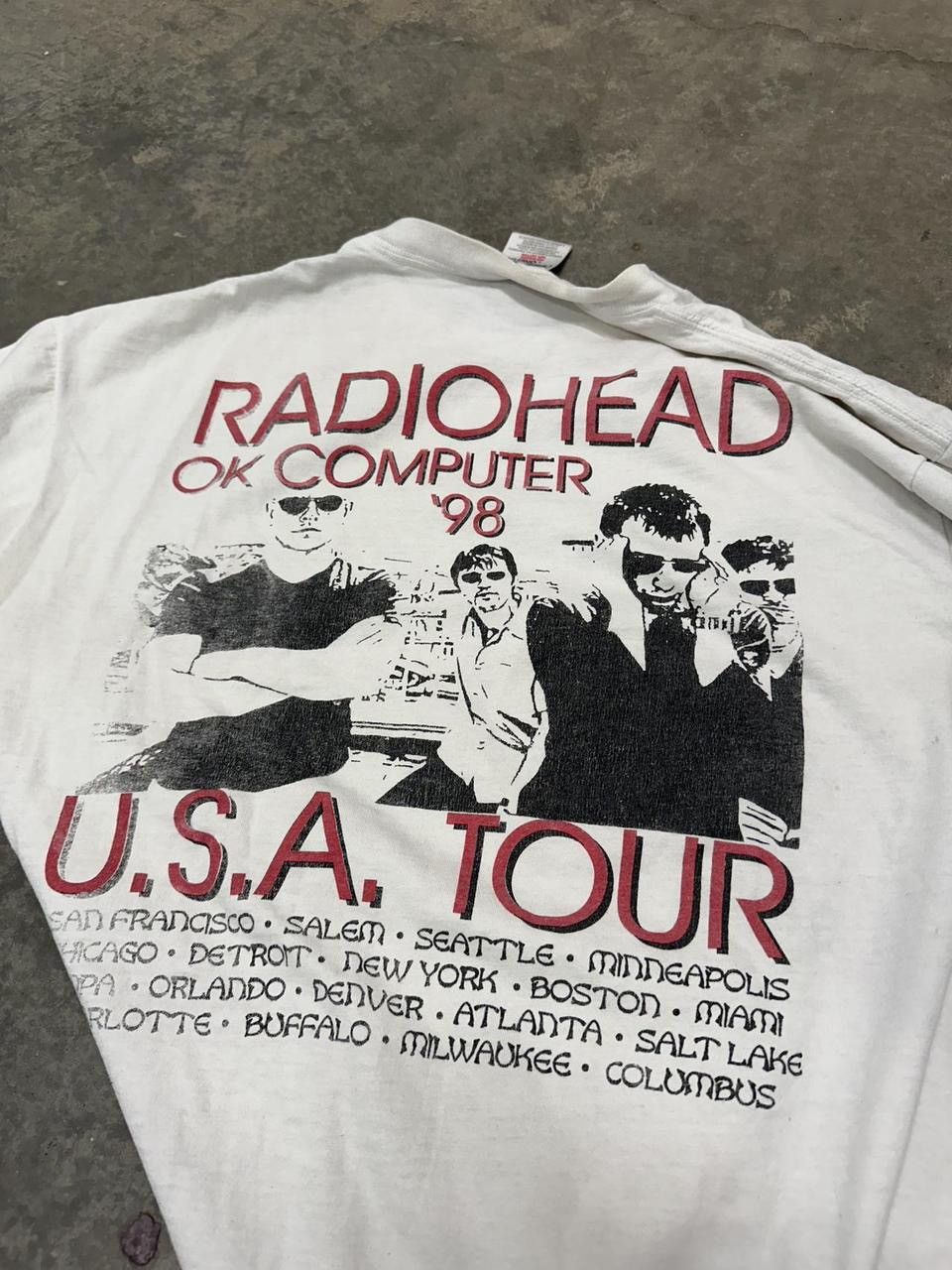 Band Tees Vintage Radiohead OK Computer Tour Parking Lot Tee Size L Size US L / EU 52-54 / 3 - 2 Thumbnail