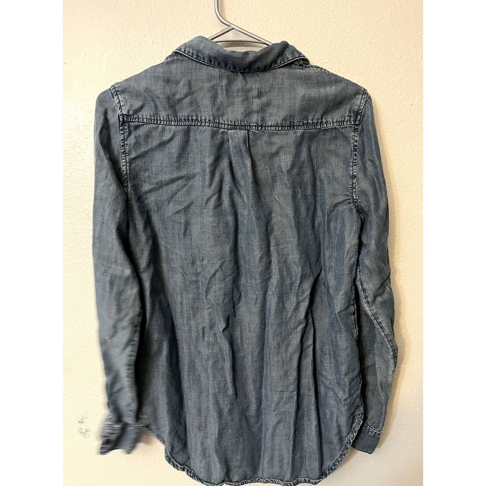 Banana Republic Banana Republic Shirt Womens Size XS Blue Boyfriend Fit Lyocell Button Up Dark Size XS / US 0-2 / IT 36-38 - 2 Thumbnail
