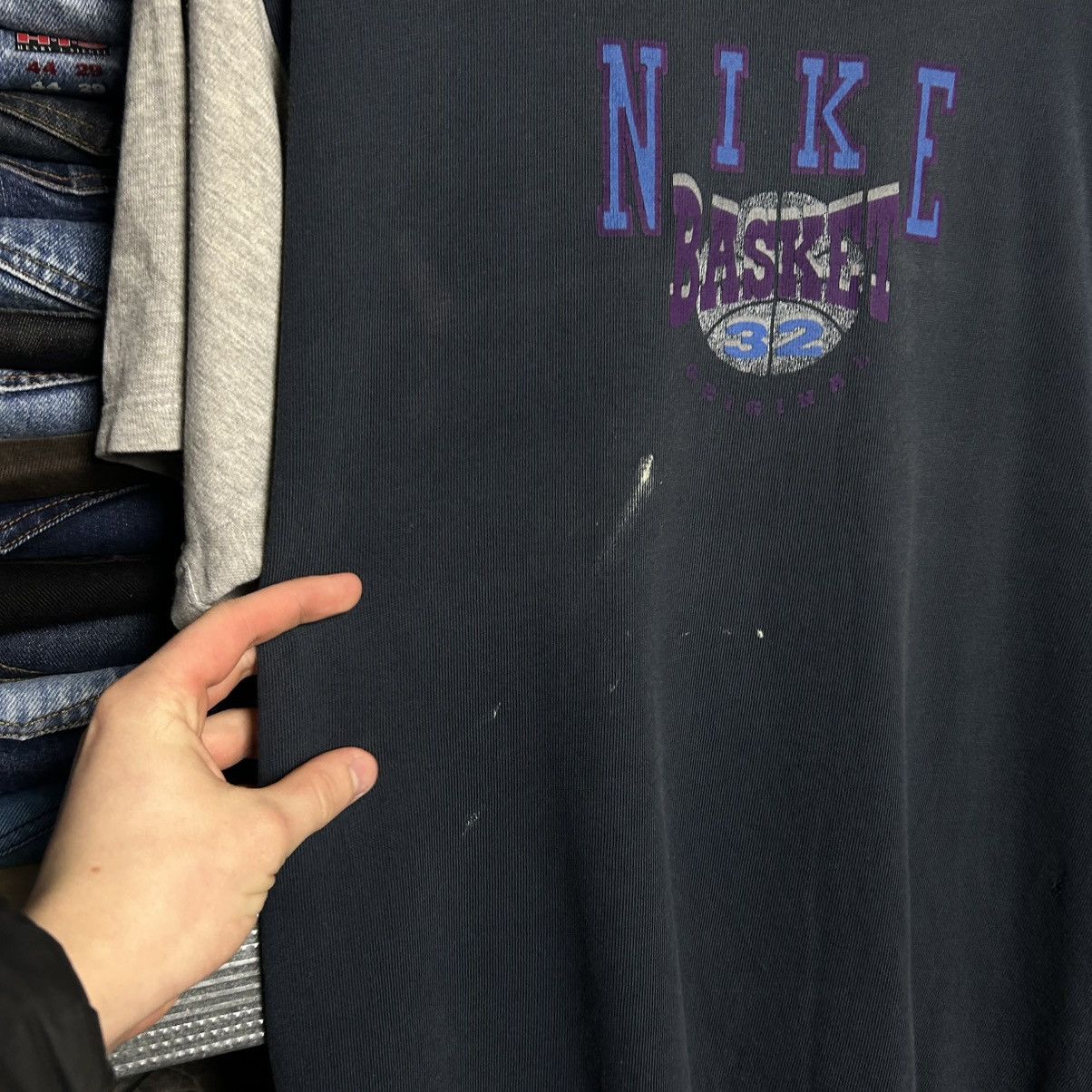Nike Vintage Nike Basket 90’s Streetwear Tee Size XL Size US XL / EU 56 / 4 - 4 Thumbnail