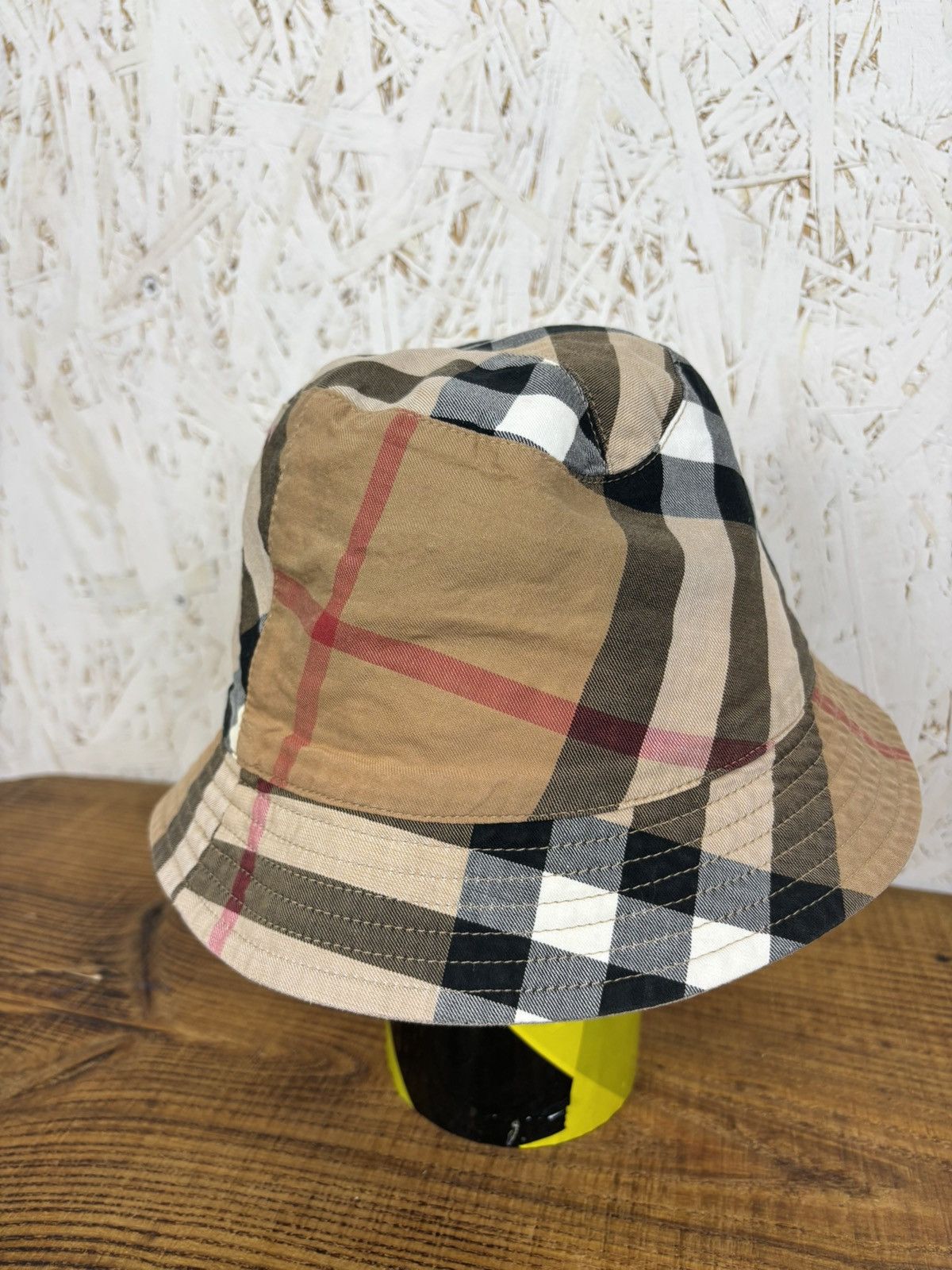 Burberry Burberry Big Nova Check Reversible Bucket Hat Beige Size ONE SIZE - 4 Thumbnail