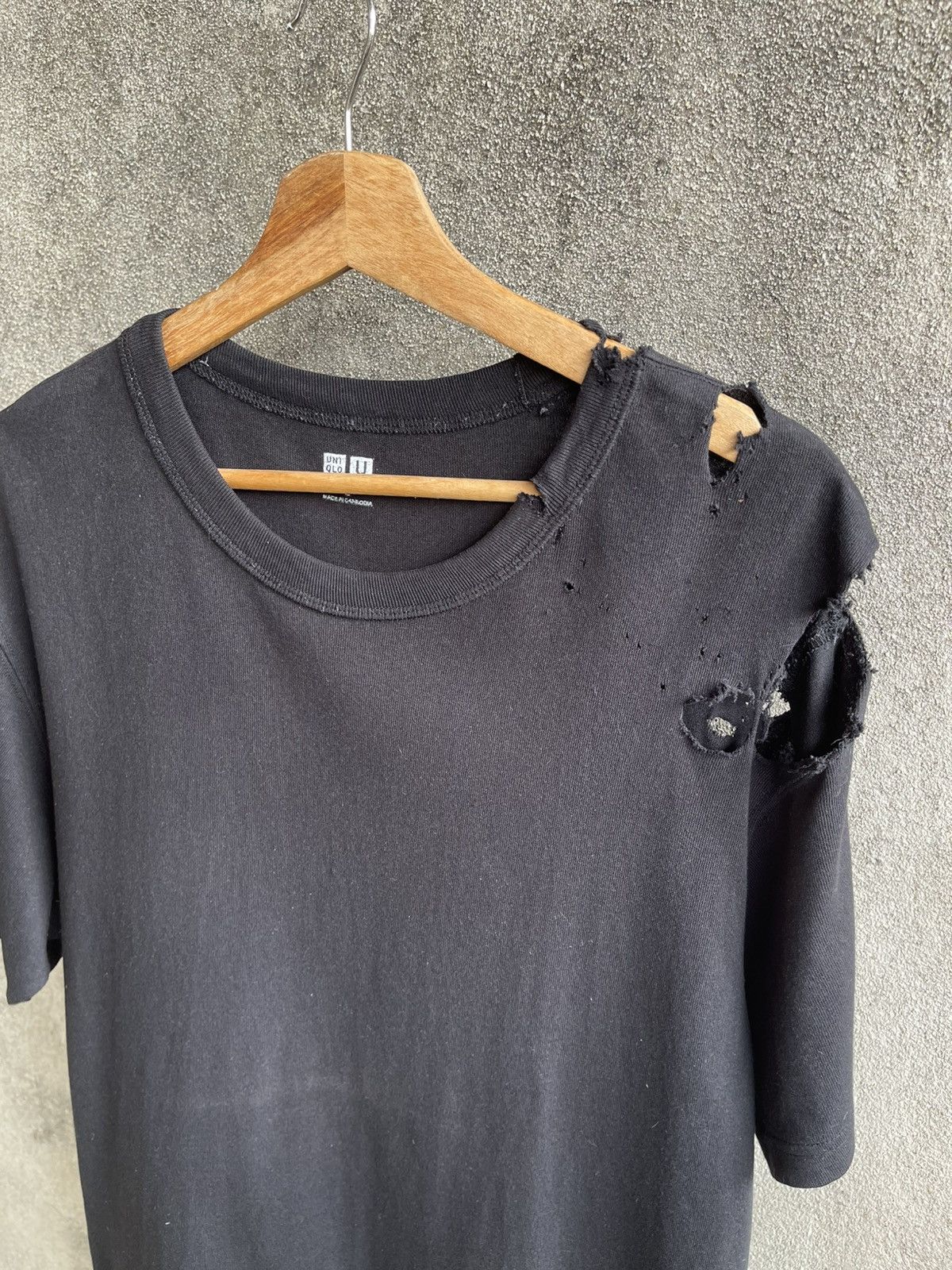 Lemaire × Uniqlo RARE🔥LEMAIRE x UNIQLO🔥Thrashed Sun Faded Black Tshirt Size US L / EU 52-54 / 3 - 1 Thumbnail