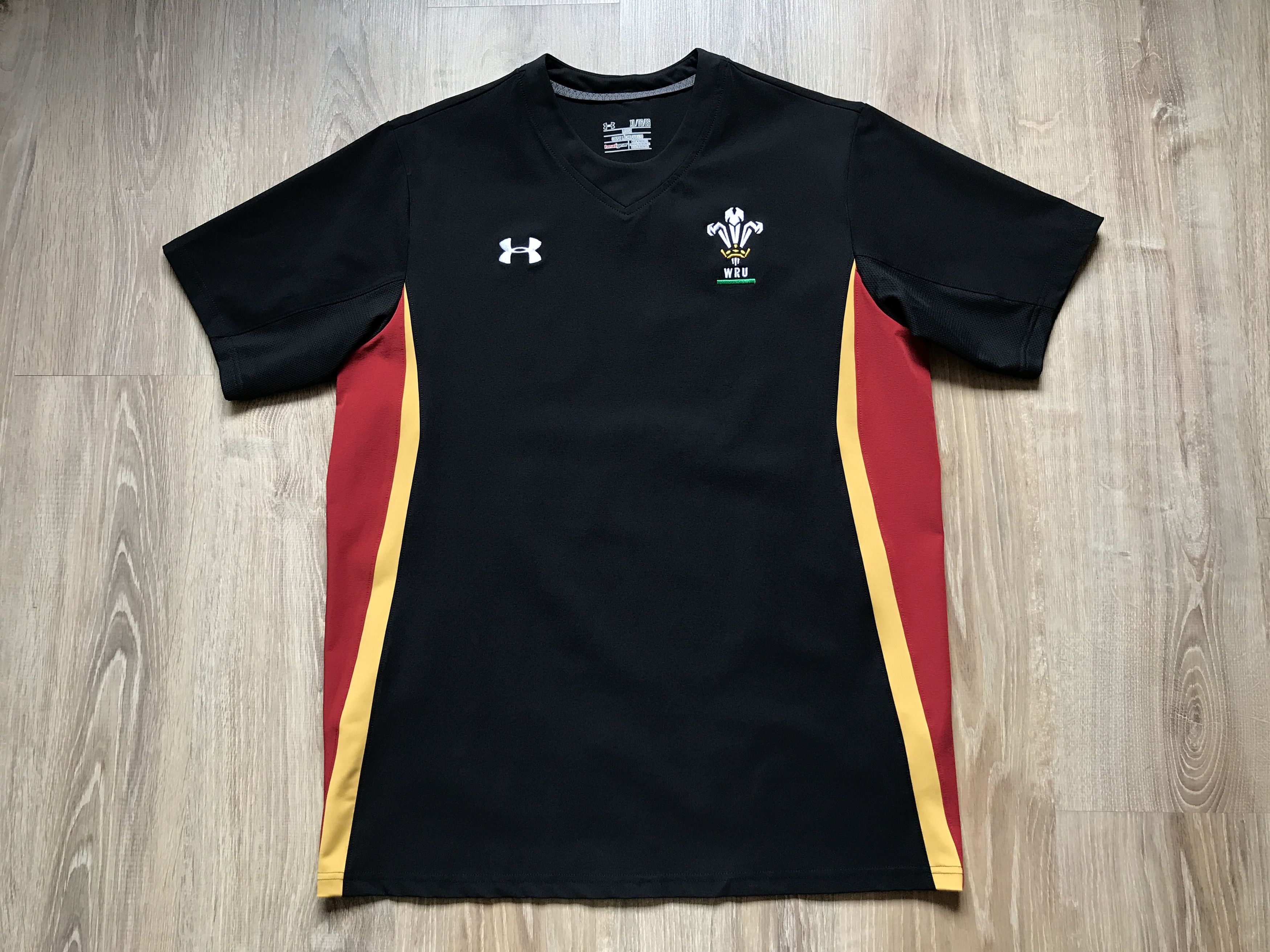 Under Armour × Vintage Under Armour Wales Rugby Union Home Jersey Size US XL / EU 56 / 4 - 1 Thumbnail