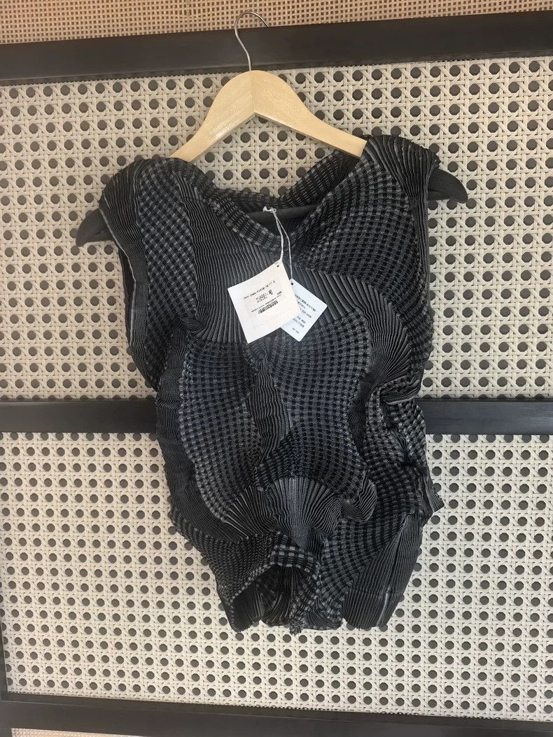 Issey Miyake Issey Miyake Black pleated top Size M / US 6-8 / IT 42-44 - 1 Thumbnail