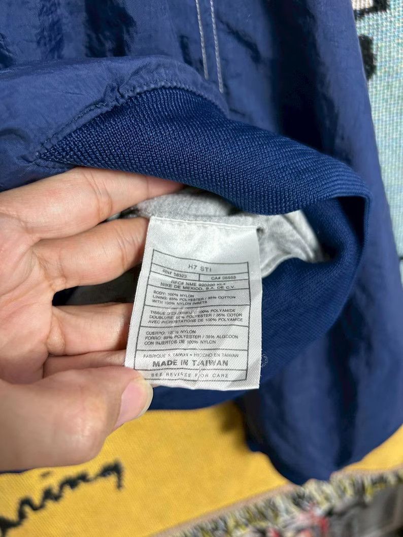 Nike Vintage 90s Nike Jacket size L Size US L / EU 52-54 / 3 - 7 Thumbnail