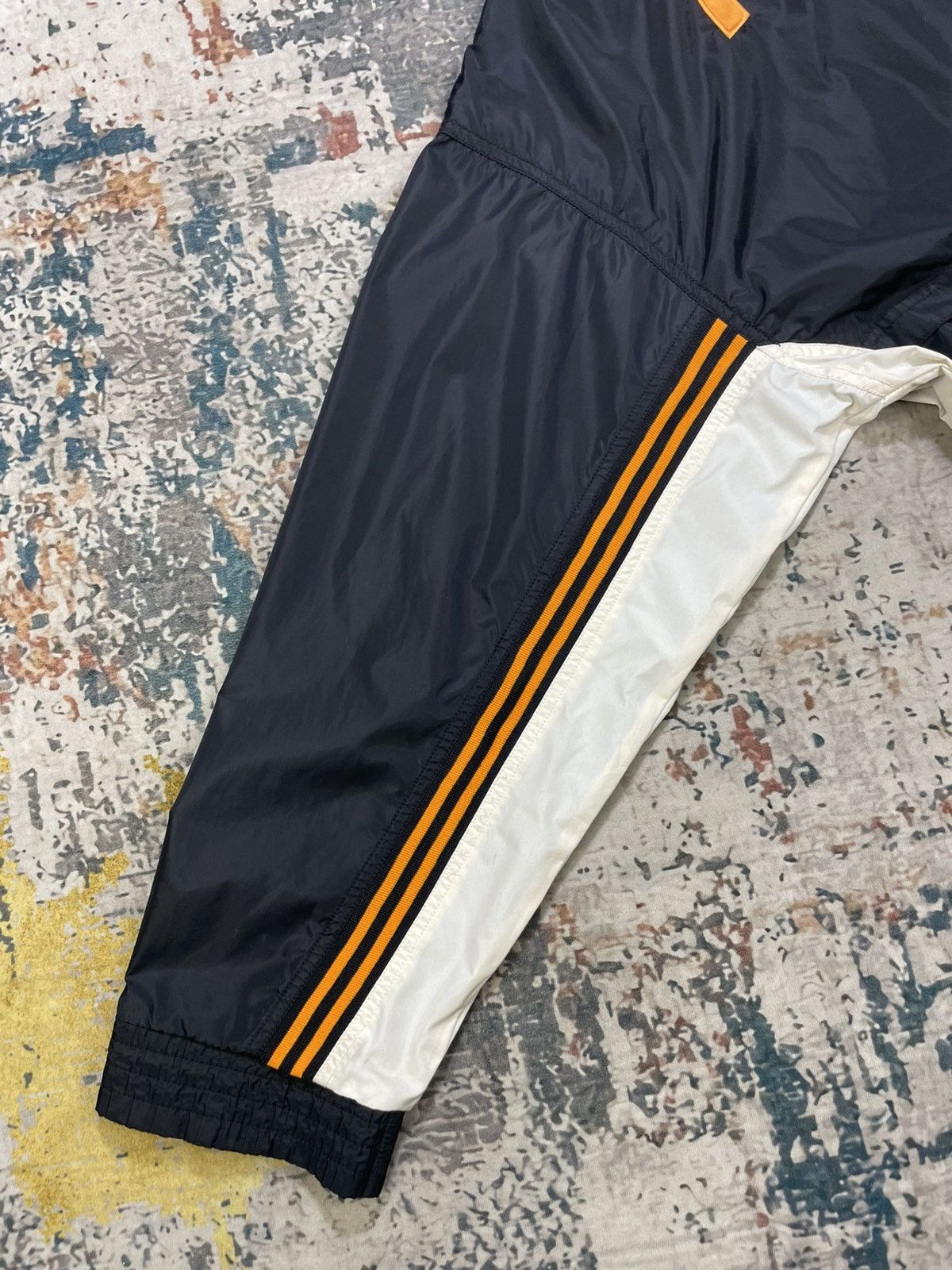 Nike Vtg 90s Nike Swoosh Back Hit Spellout Windbreaker Jacket Size US L / EU 52-54 / 3 - 6 Thumbnail