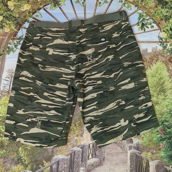 Ecko Unltd. Ecko green camo cargo shorts with belt size 34 Size US 34 / EU 50 - 6 Thumbnail