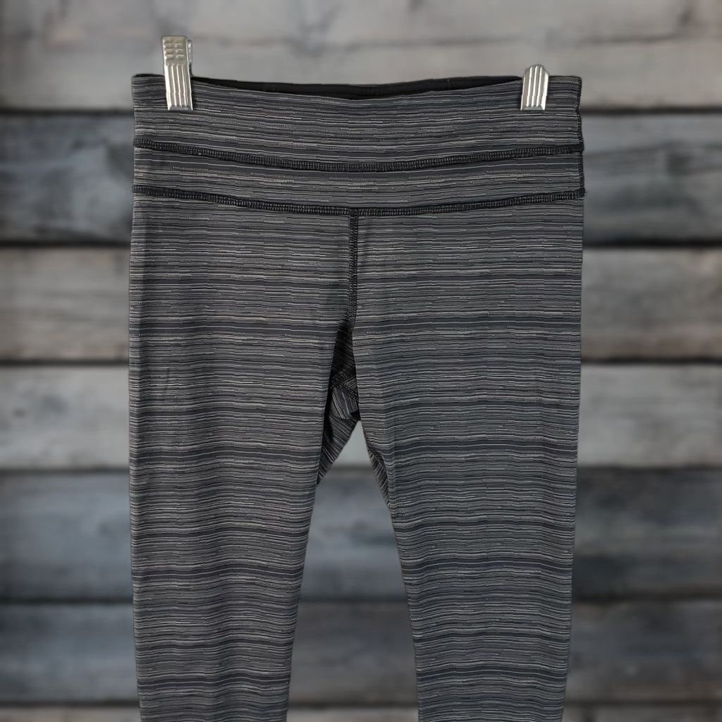 Lululemon Lululemon Womens Capri Leggings Sz 4 Gray Striped Back Zip Pocket Category: Leggings Adult Womens Size 4 Gray Striped Zip Pocket Activewear 90s? Size 27" / US 4 / IT 40 - 1 Thumbnail