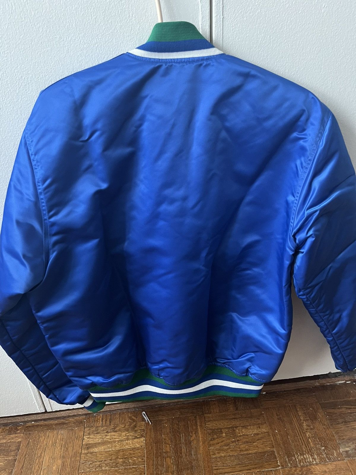 Starter VINTAGE Starter Minnesota Timberwolves Bomber Jacket Size L Size US L / EU 52-54 / 3 - 7 Thumbnail