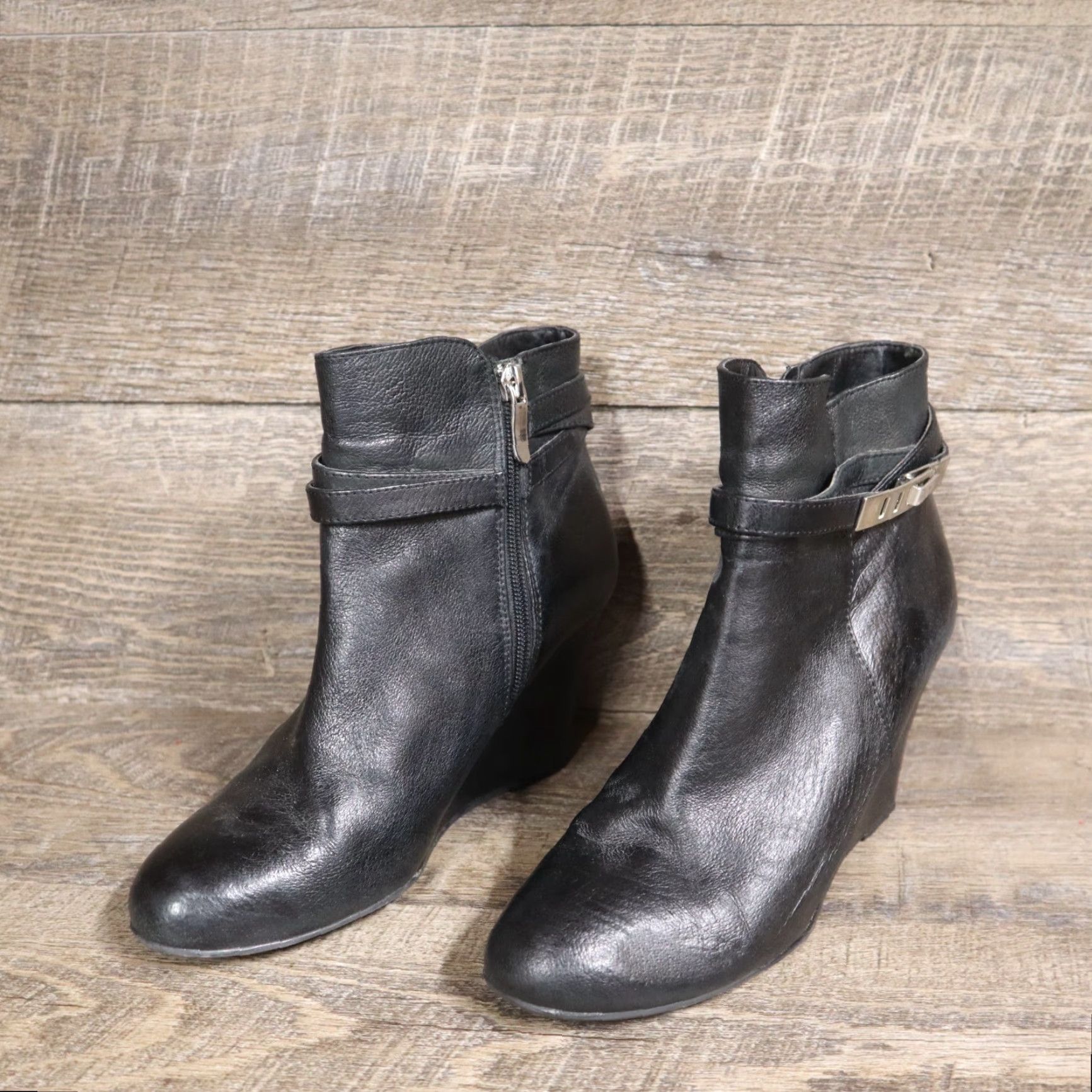 Chinese Laundry VINTAGE Chinese Laundry Bootie SHOE Cross-Category Bootie Women 6 Black Faux Leather Faux Suede Wedge Ankle High Heel 3-3.9in Mens? Size US 6 / IT 36 - 2 Thumbnail